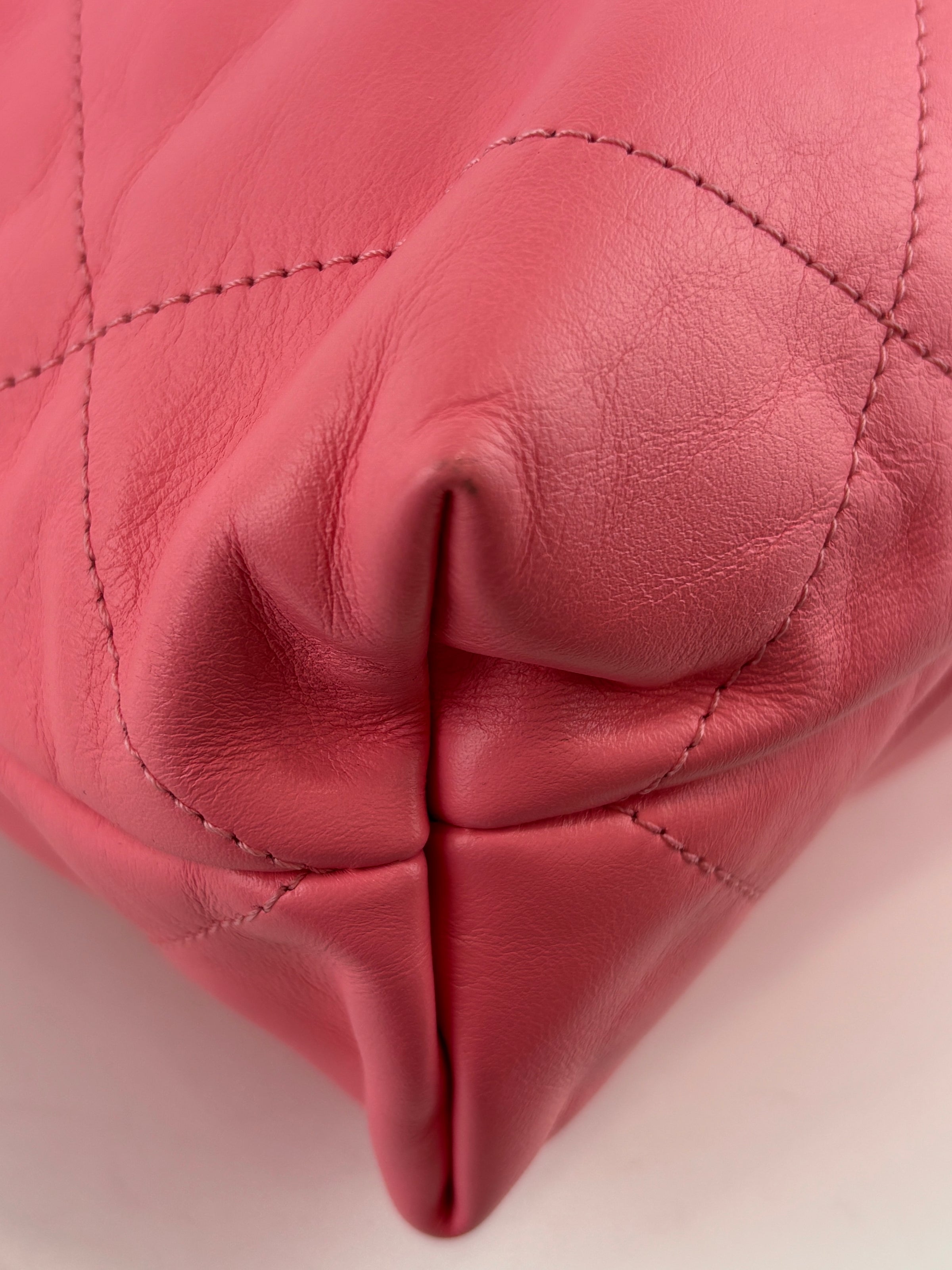 AS3260 22 Drawstring Rainbow Hardware Shiny Calfskin Quilted Pink