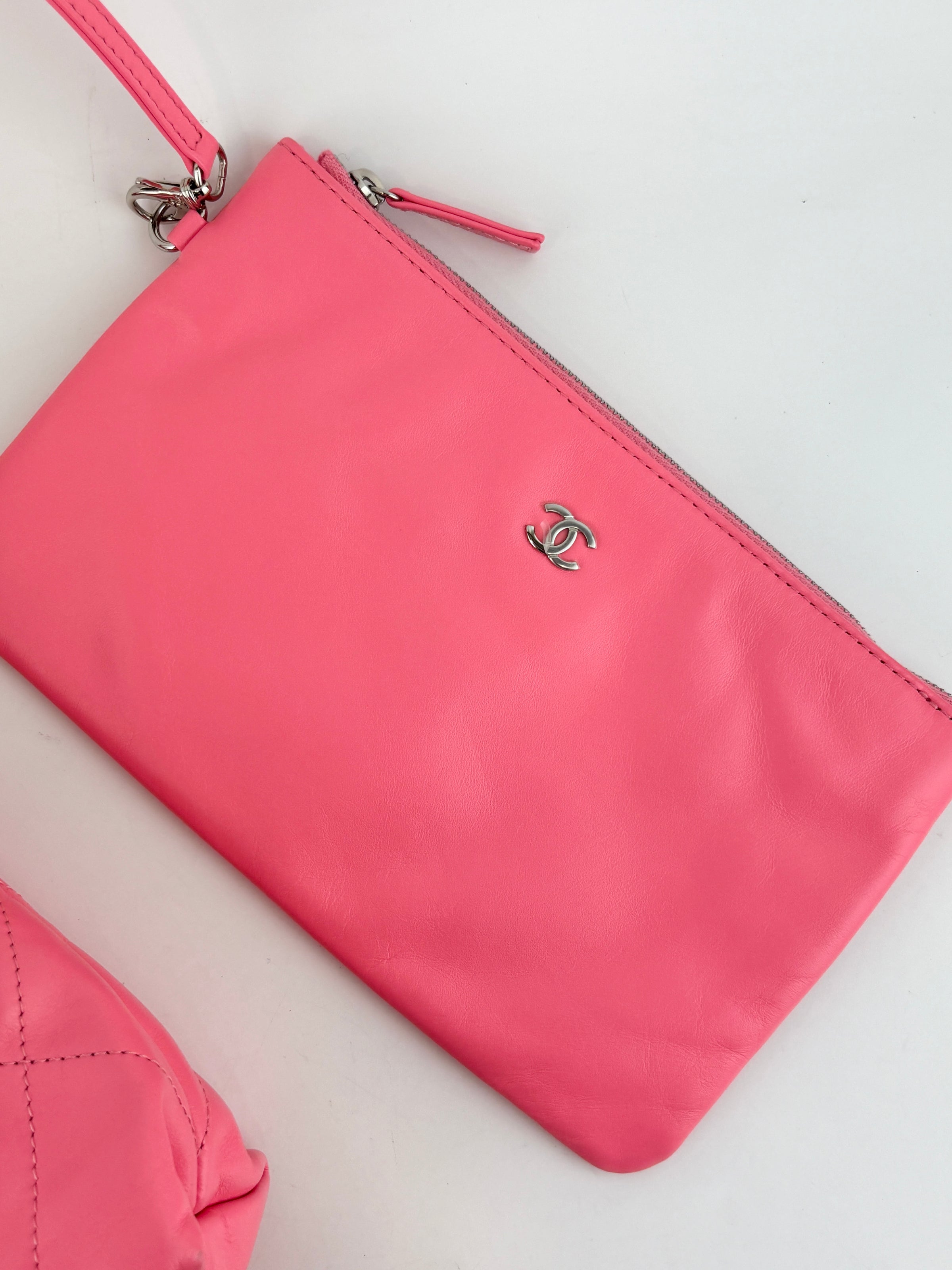 AS3260 22 Drawstring Rainbow Hardware Shiny Calfskin Quilted Pink