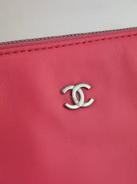 AS3260 22 Drawstring Rainbow Hardware Shiny Calfskin Quilted Pink