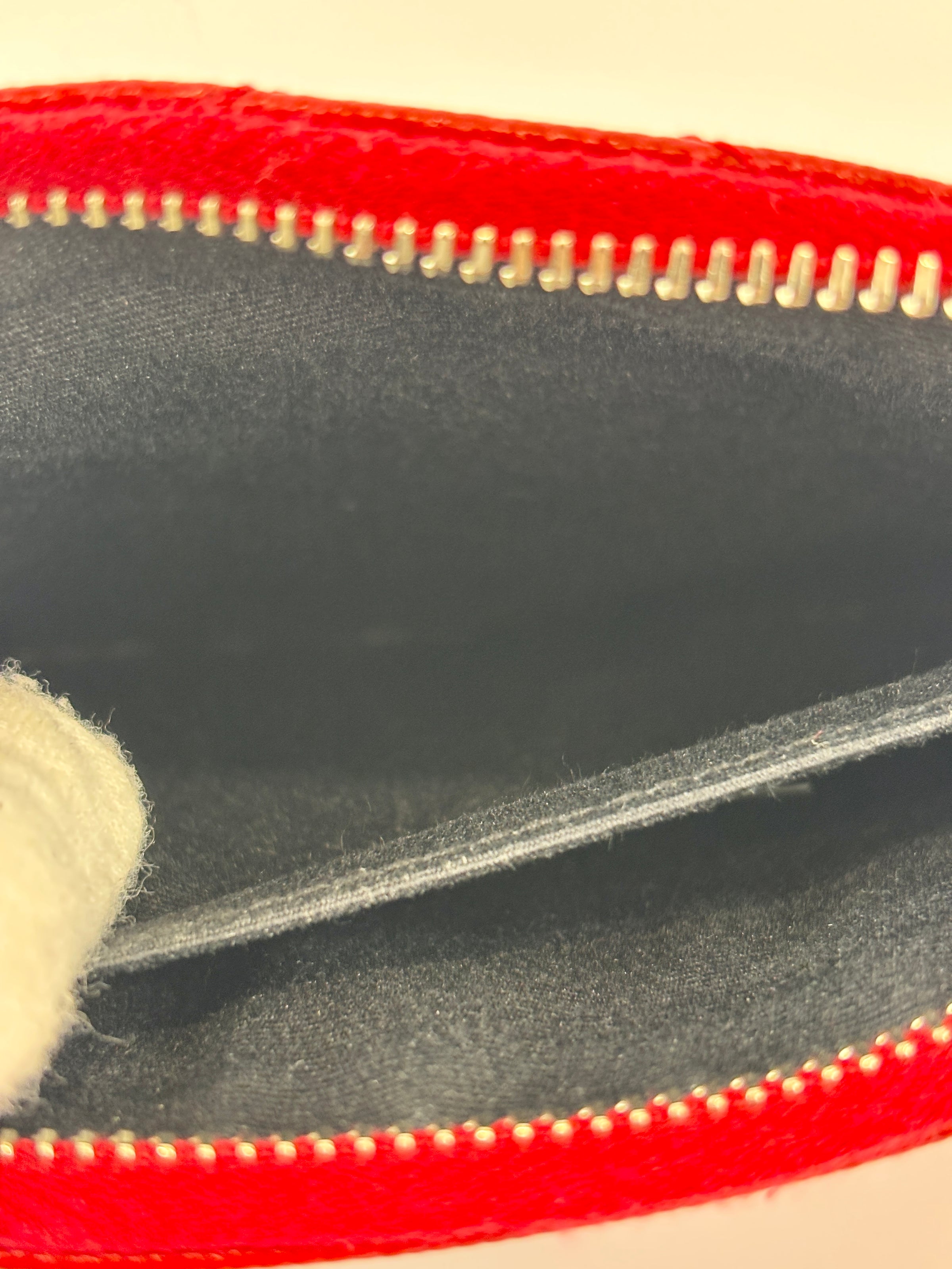 03880 Red Bill Pouch