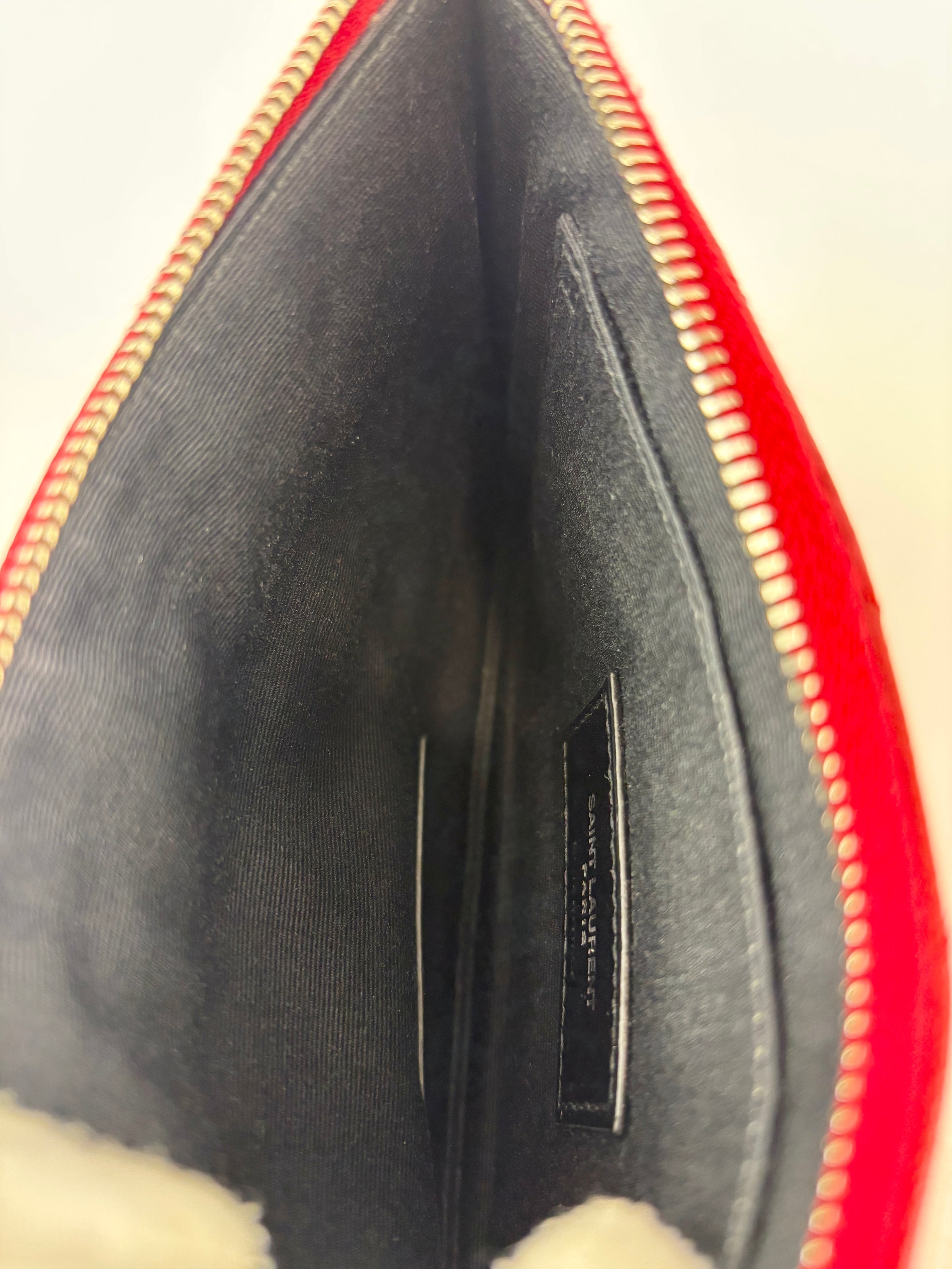 03880 Red Bill Pouch
