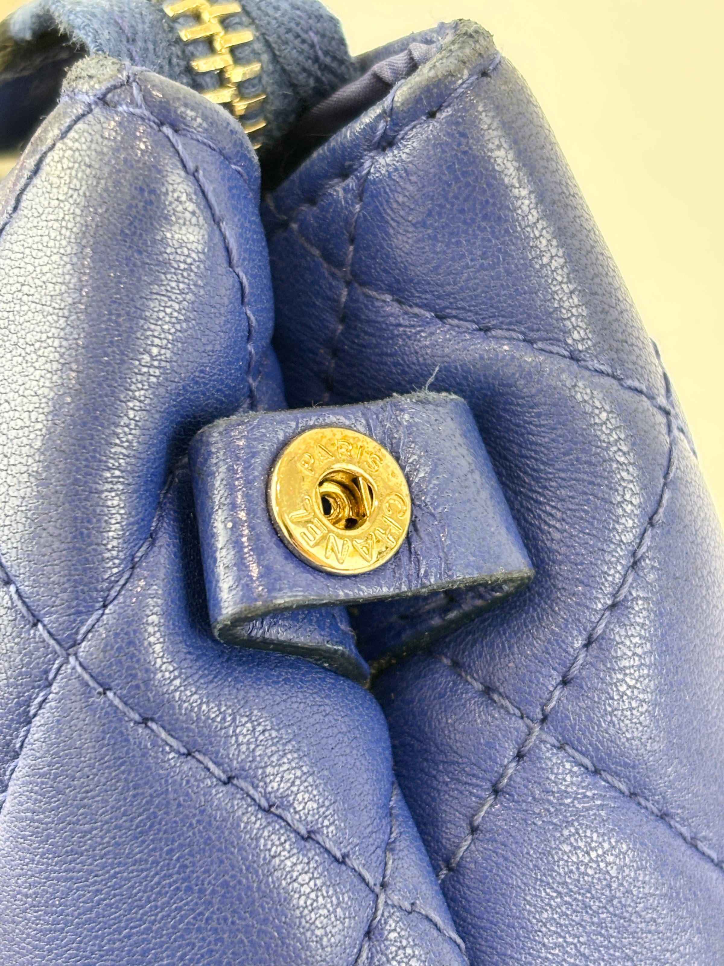 A69259Y Bleu Fonce Pouch