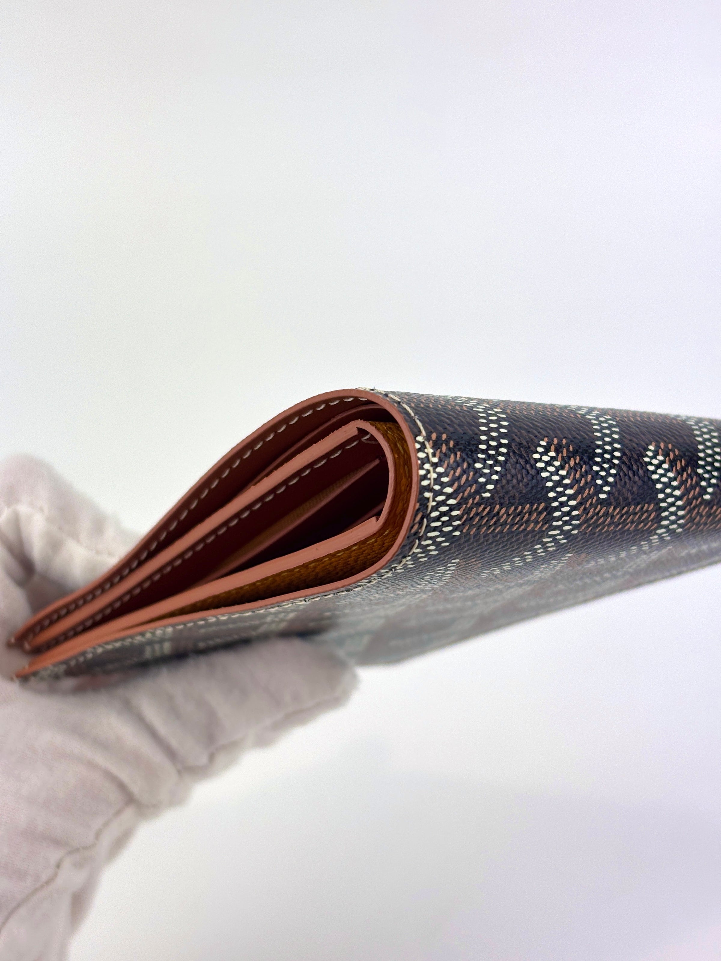 Victoire Wallet in Black