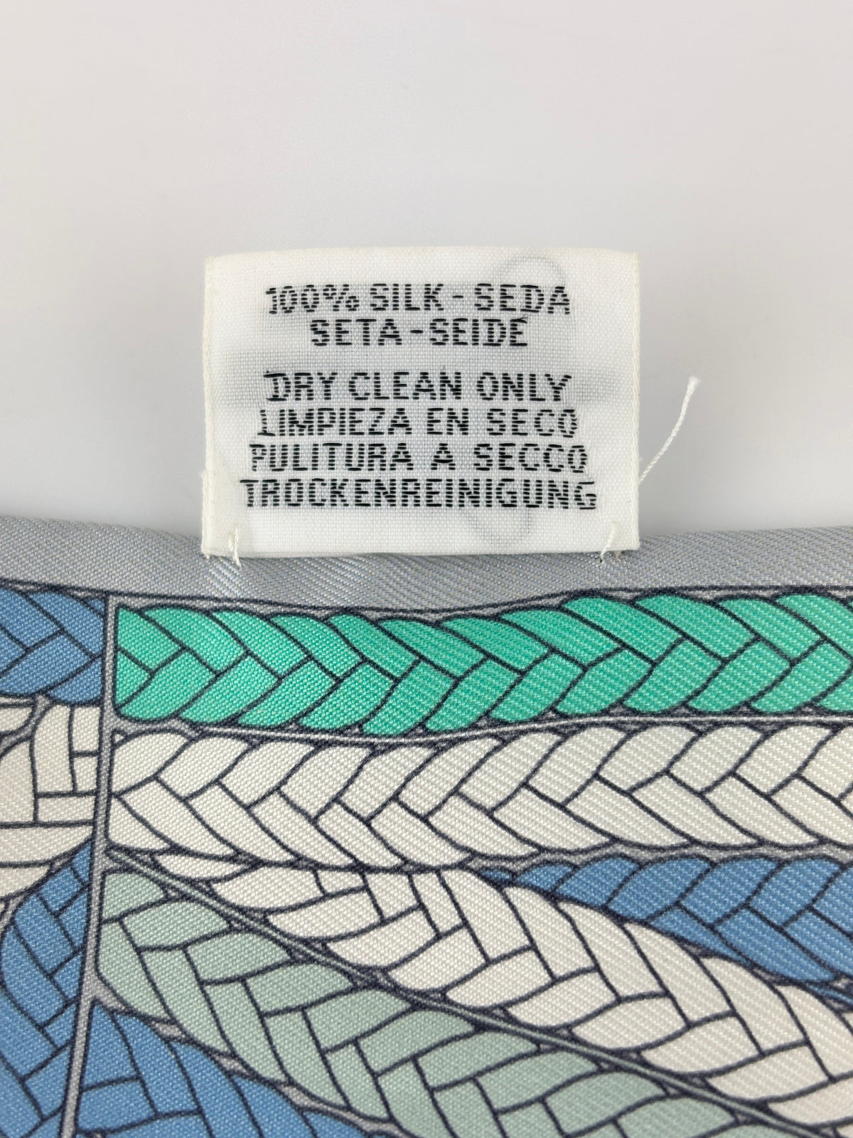 Tresses H Silk Twilly in Bleu Jean/ Gris Perle/ Vert
