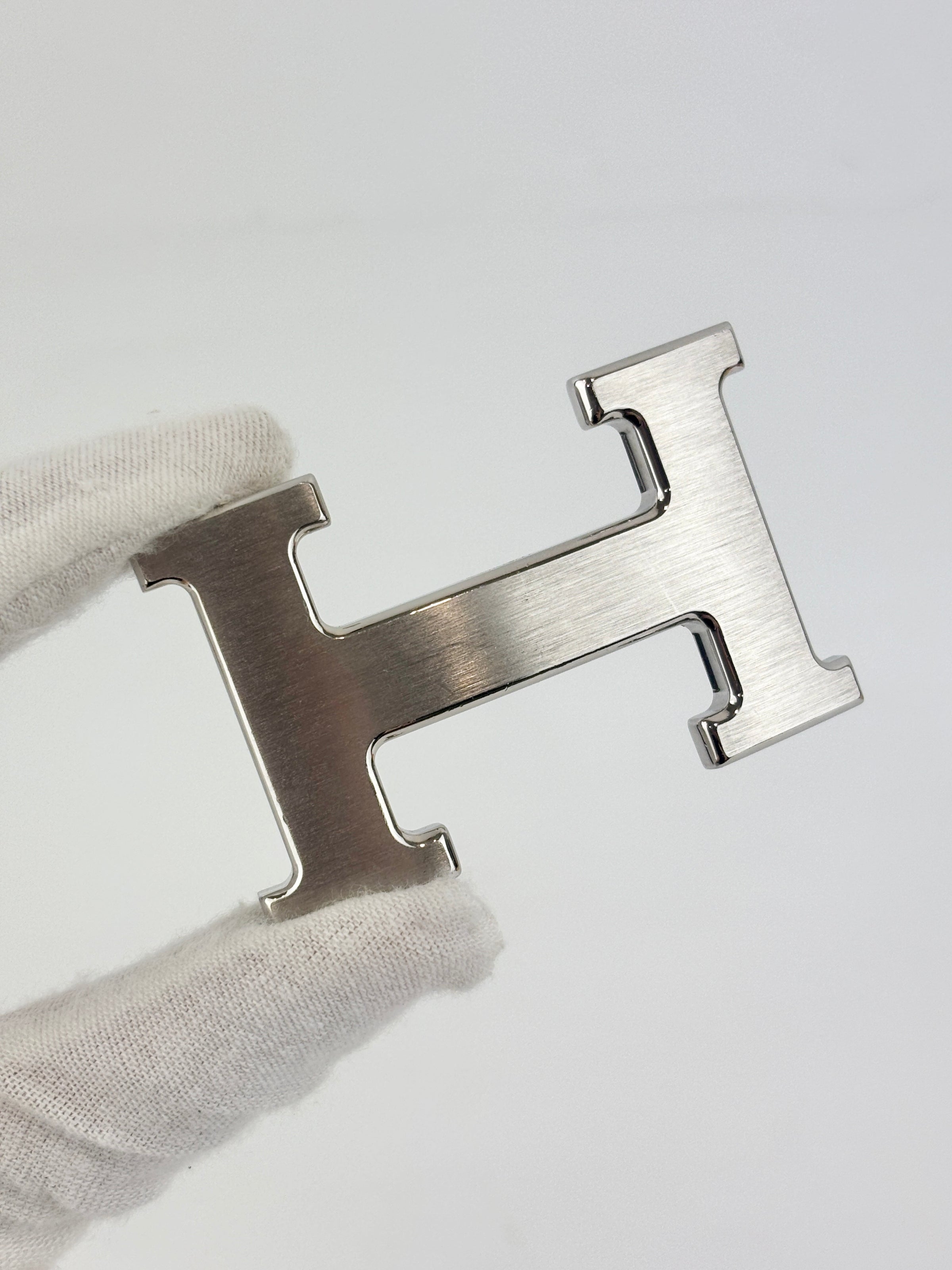 32mm H Brushed Palladium Belt Buckle & Etain Togo / Black Box 135 Reversible Leather Strap Size 90