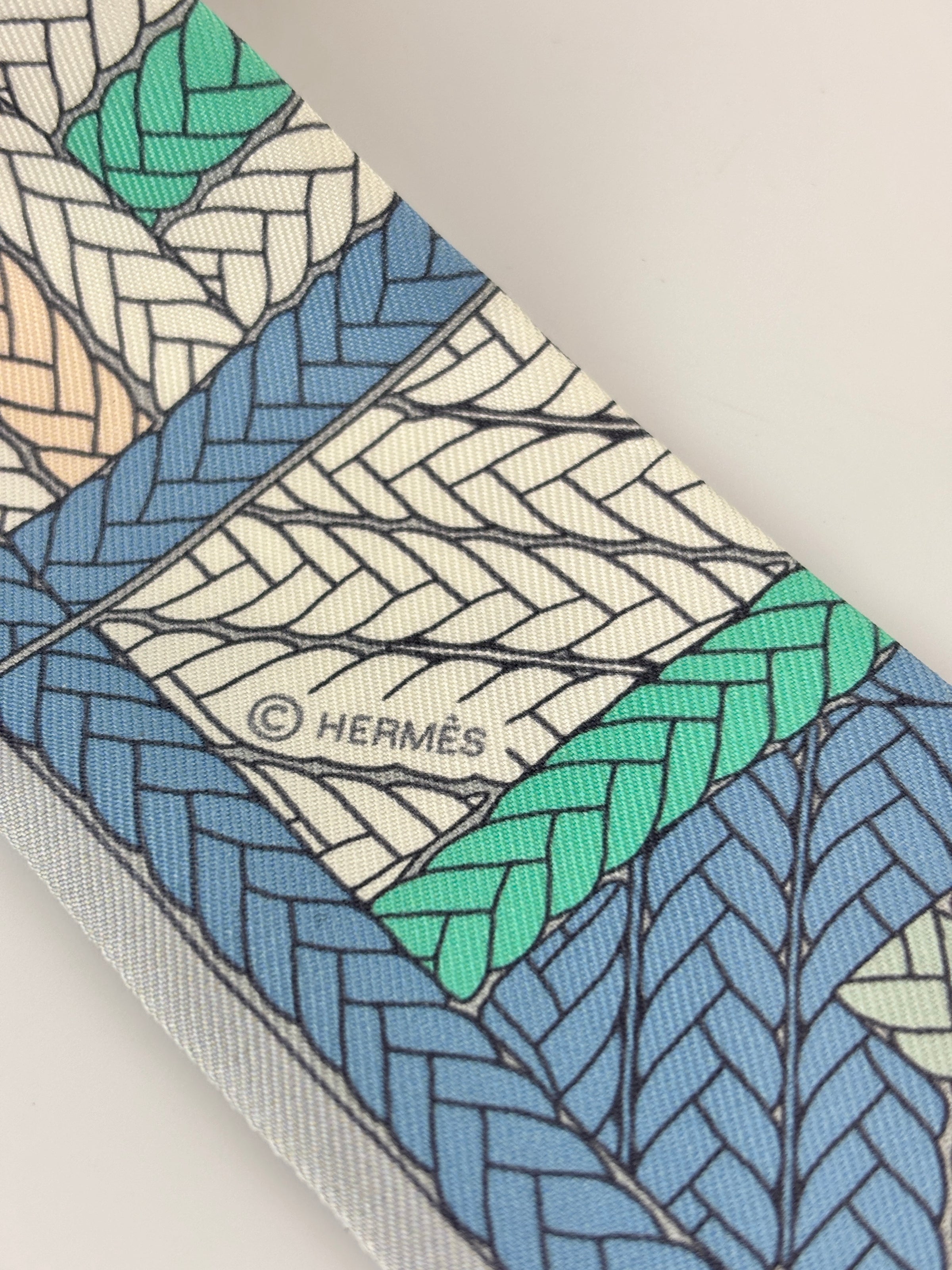 Tresses H Silk Twilly in Bleu Jean/ Gris Perle/ Vert