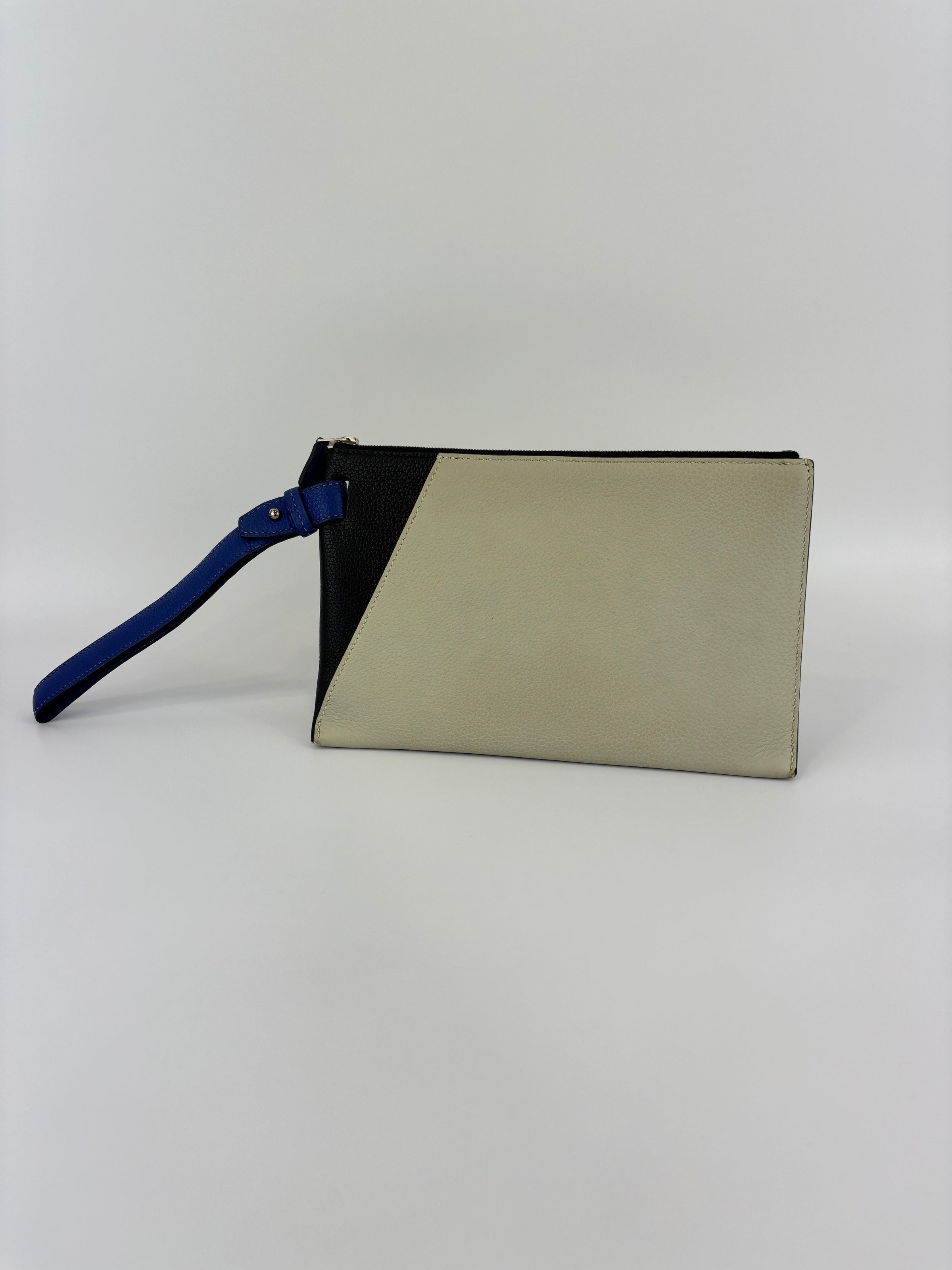 Togo Cabavertige 24 Pouch Noir, Gris Perle & Bleu Electrique