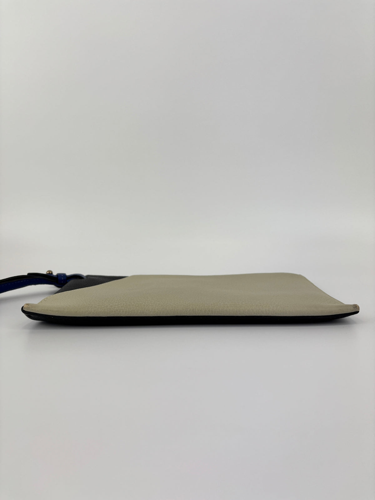 Togo Cabavertige 24 Pouch Noir, Gris Perle & Bleu Electrique