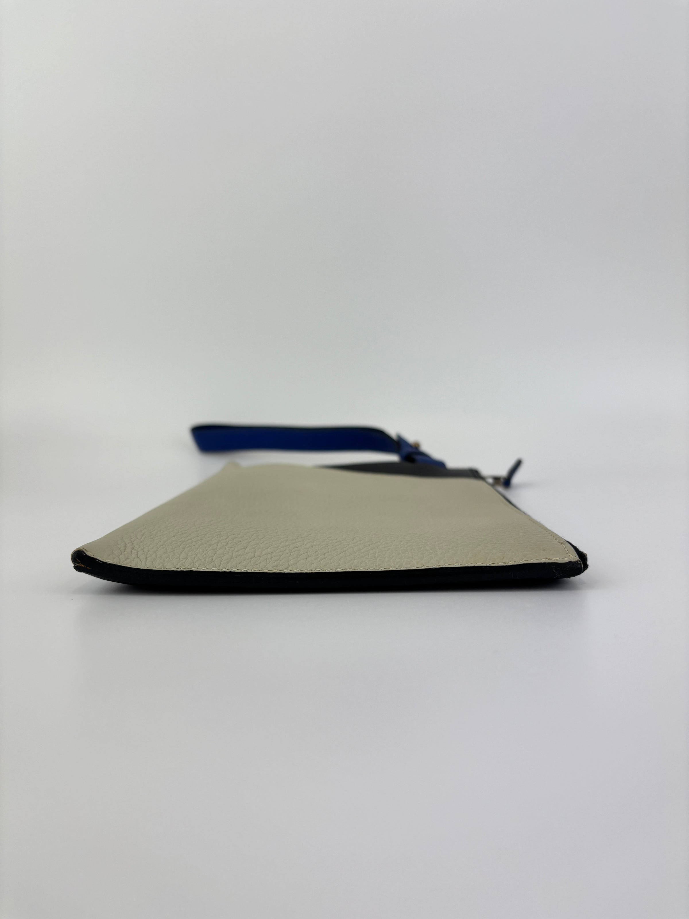 Togo Cabavertige 24 Pouch Noir, Gris Perle & Bleu Electrique