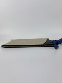 Togo Cabavertige 24 Pouch Noir, Gris Perle & Bleu Electrique
