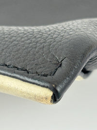 Togo Cabavertige 24 Pouch Noir, Gris Perle & Bleu Electrique