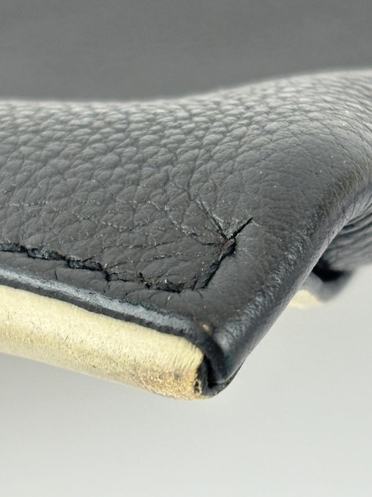Togo Cabavertige 24 Pouch Noir, Gris Perle & Bleu Electrique