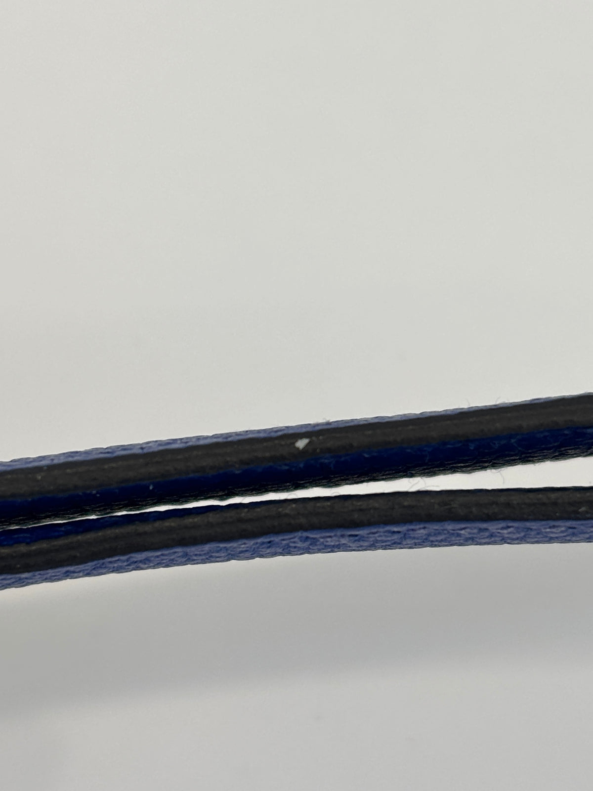 Togo Cabavertige 24 Pouch Noir, Gris Perle & Bleu Electrique