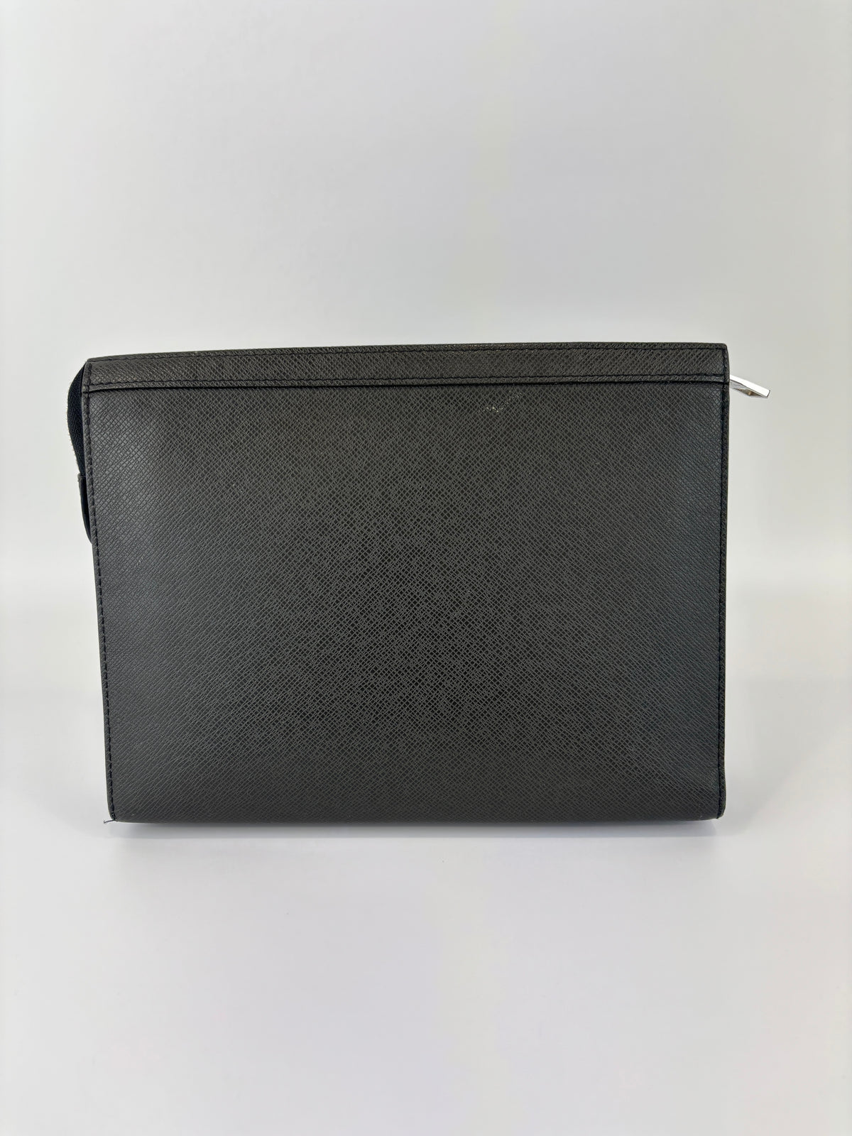 Pochette Voyage Clutch in Taiga Leather