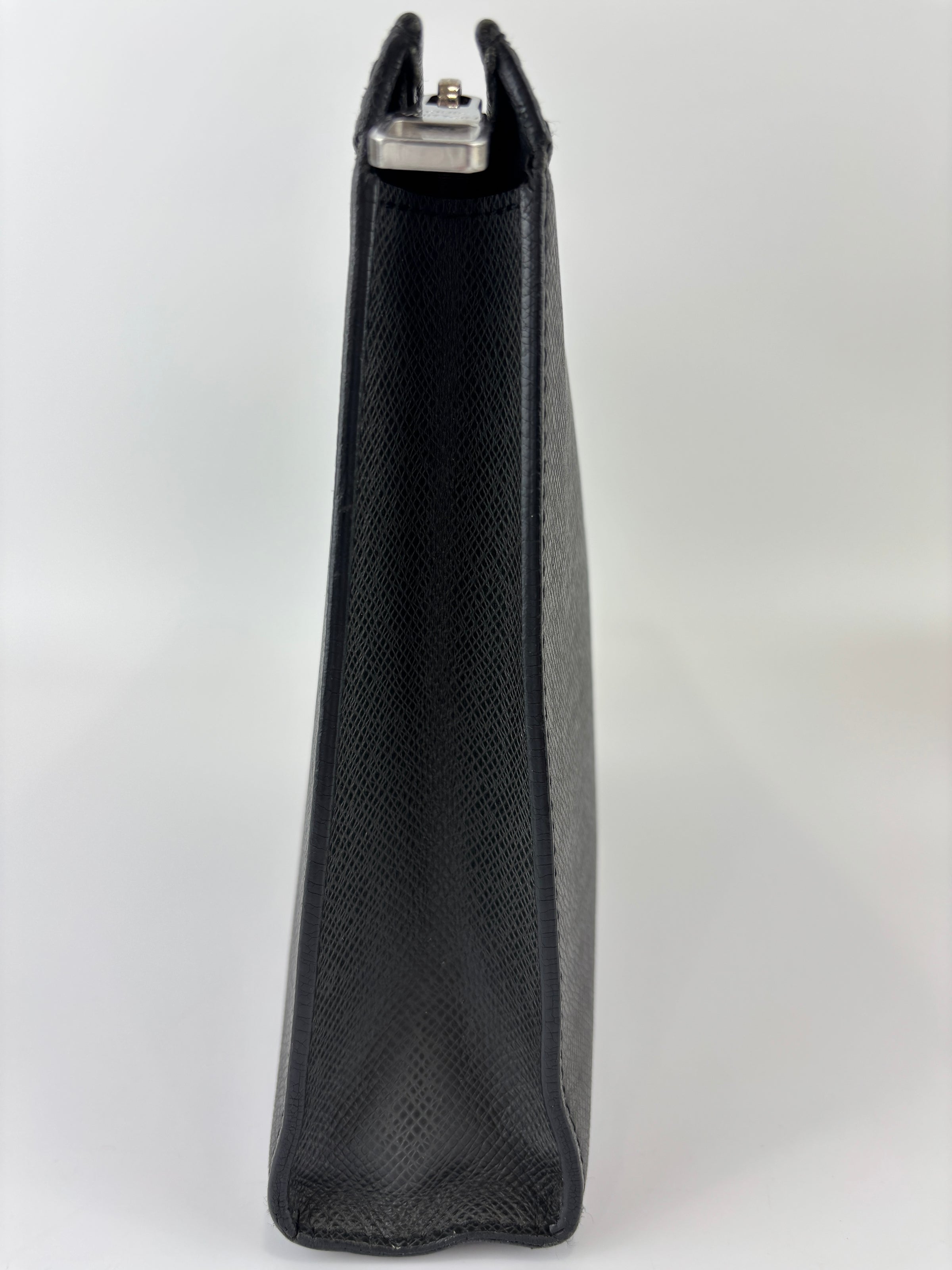 Pochette Voyage Clutch in Taiga Leather