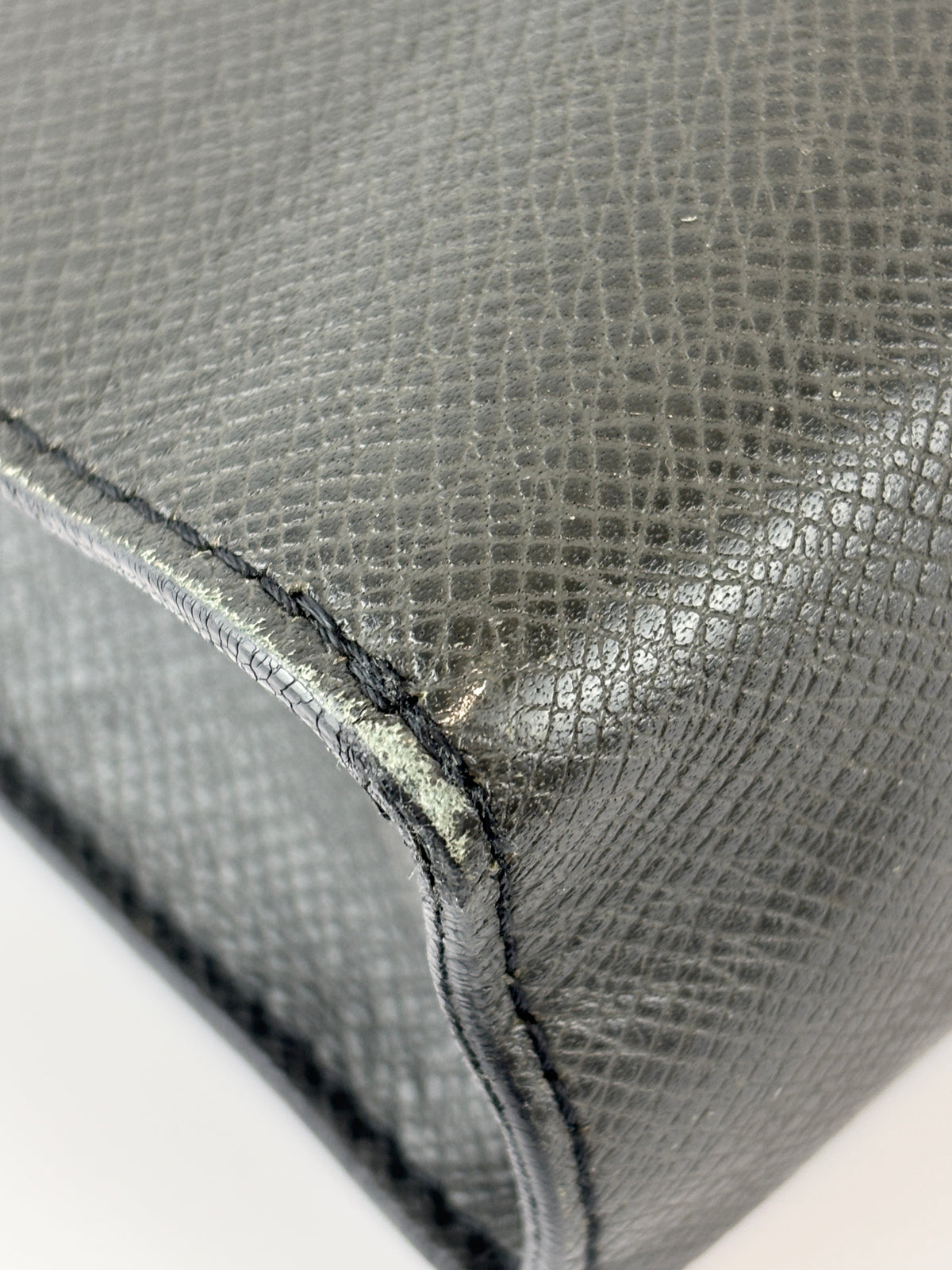 Pochette Voyage Clutch in Taiga Leather