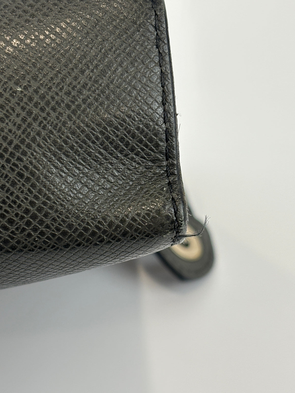 Pochette Voyage Clutch in Taiga Leather