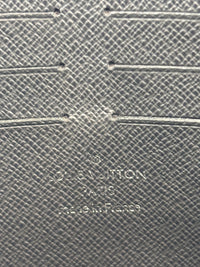 Pochette Voyage Clutch in Taiga Leather