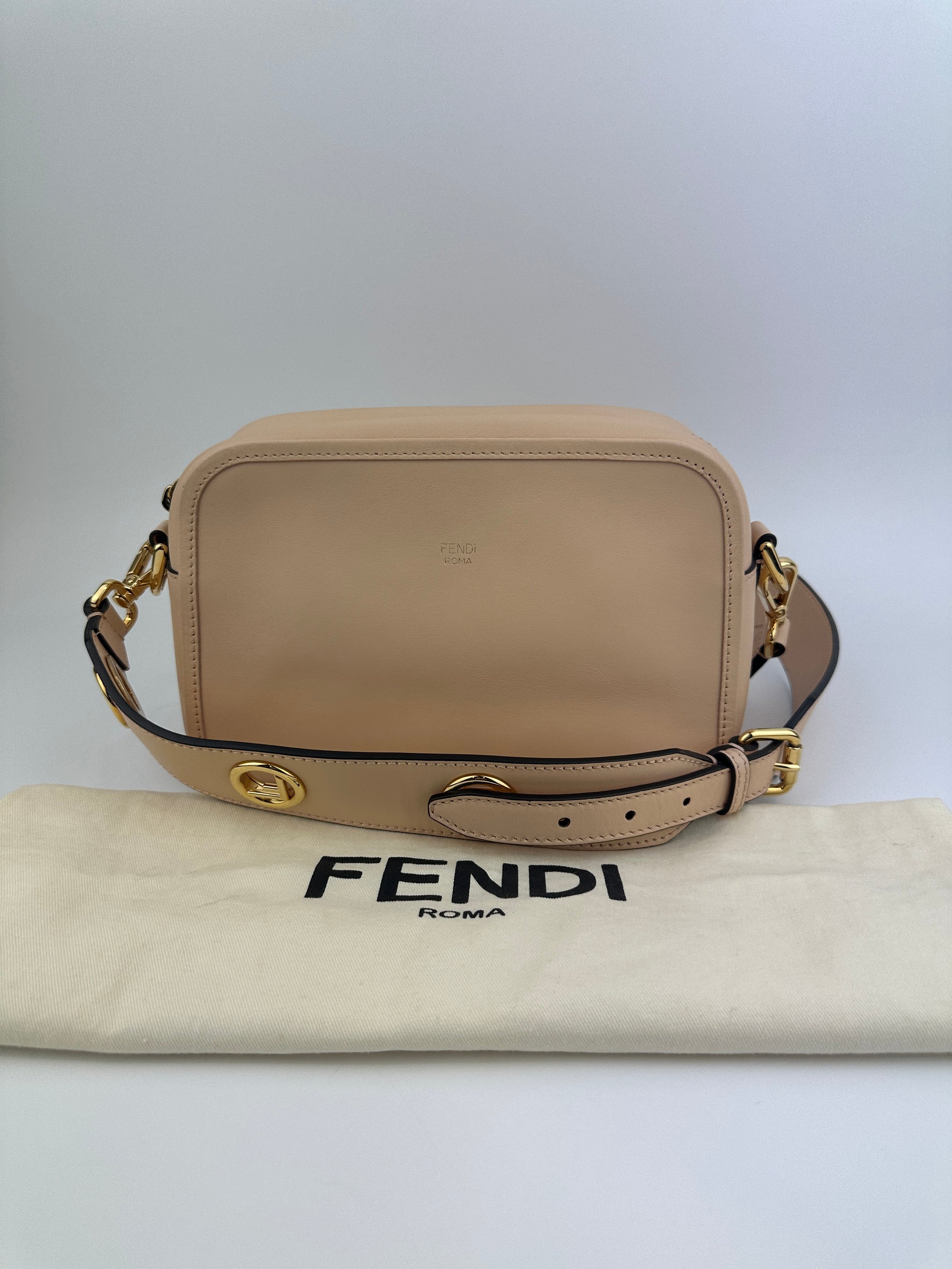 Vitello Century Opaco F is Fendi Beige Camera Case Bag