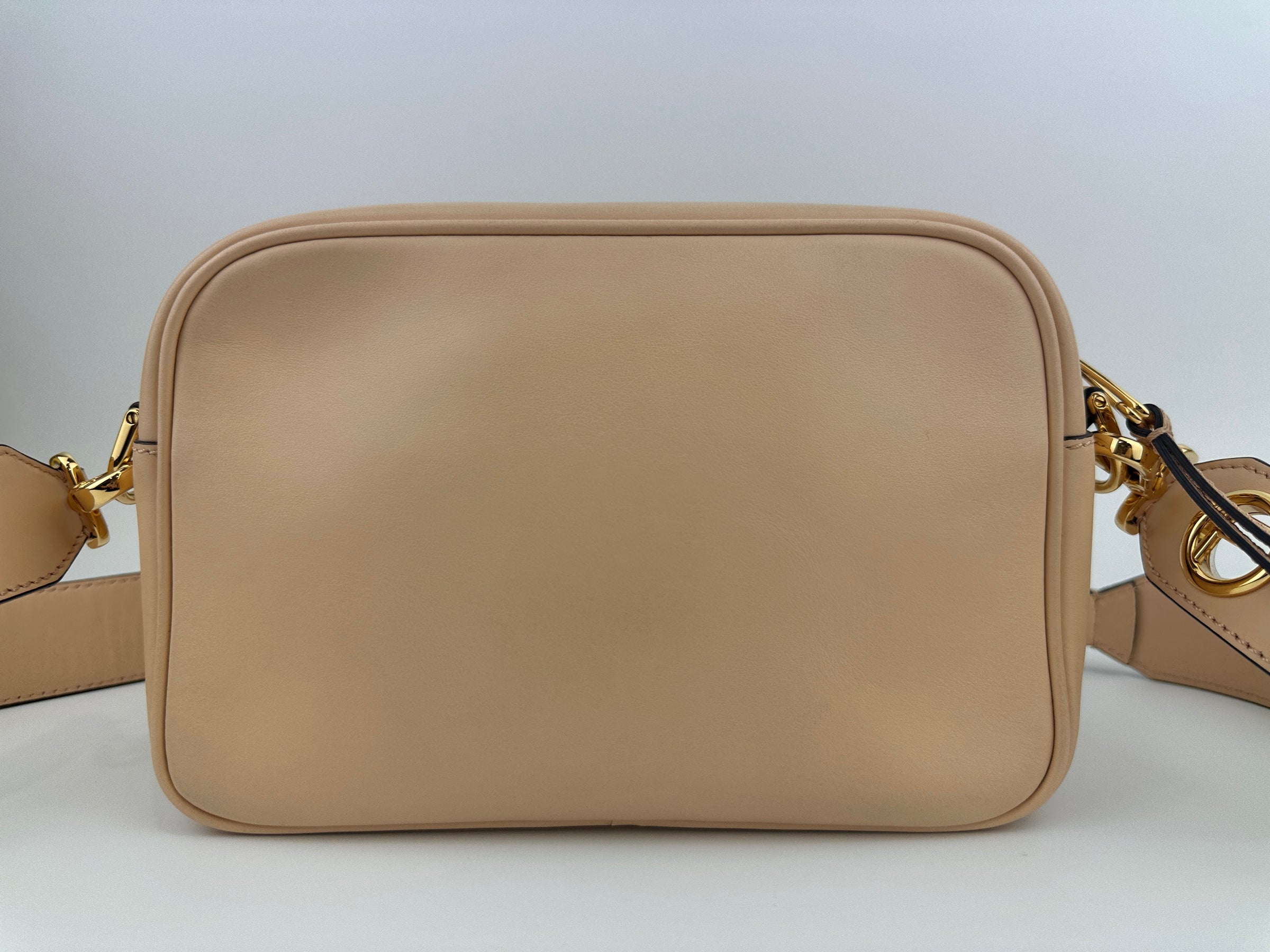 Vitello Century Opaco F is Fendi Beige Camera Case Bag