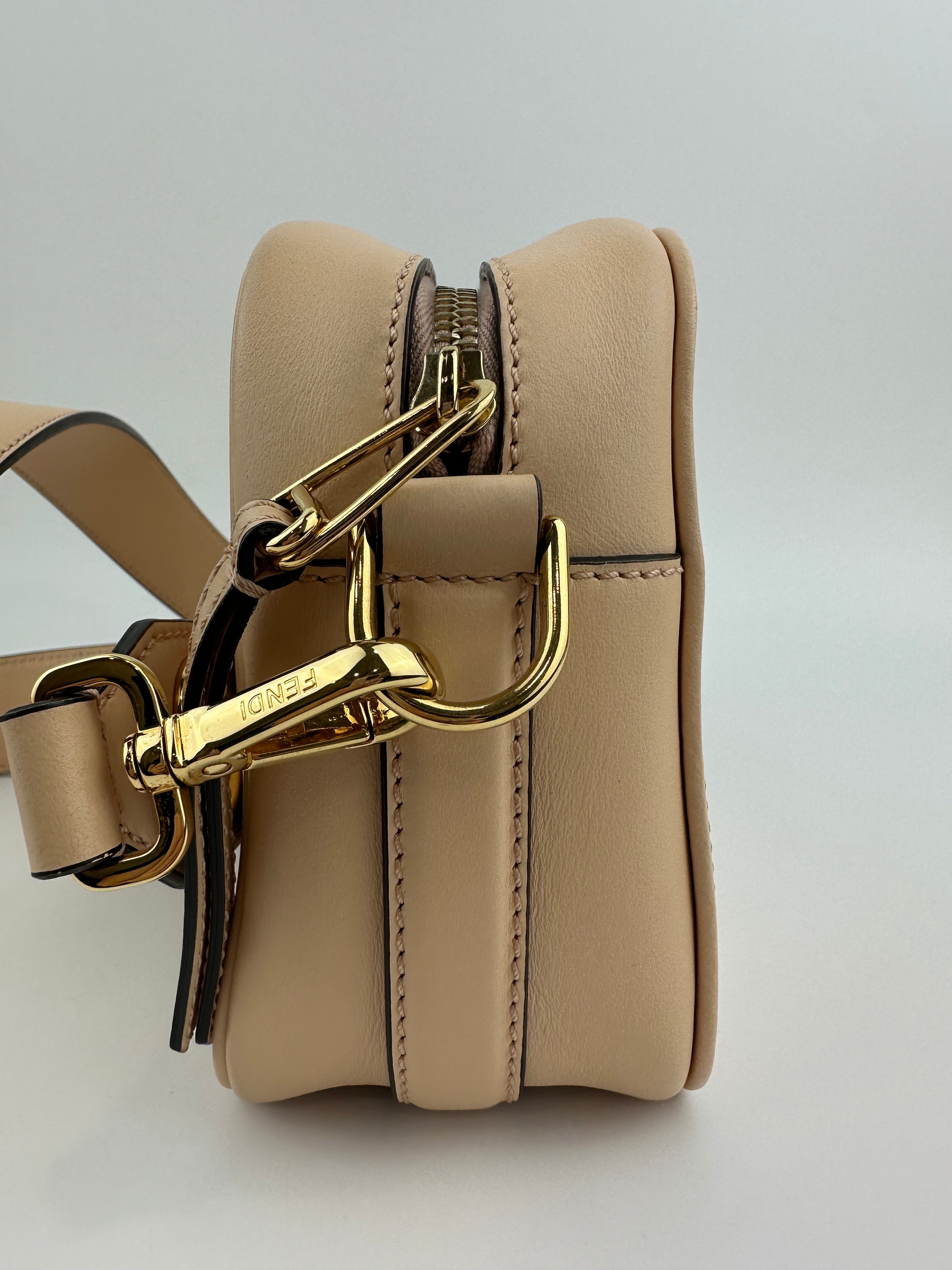 Vitello Century Opaco F is Fendi Beige Camera Case Bag