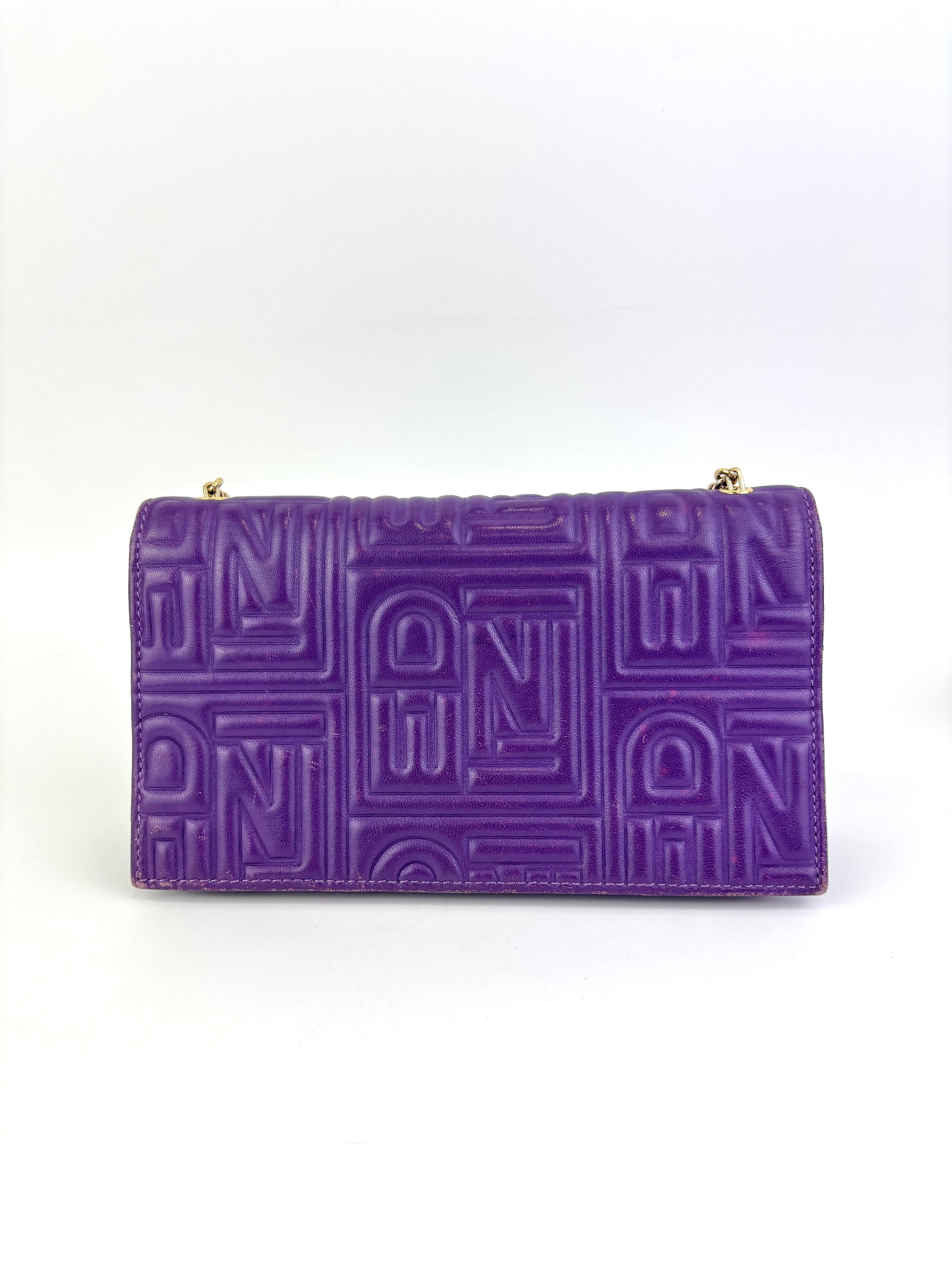 8MO219 紫色纳帕革标志压花长款链条钱包