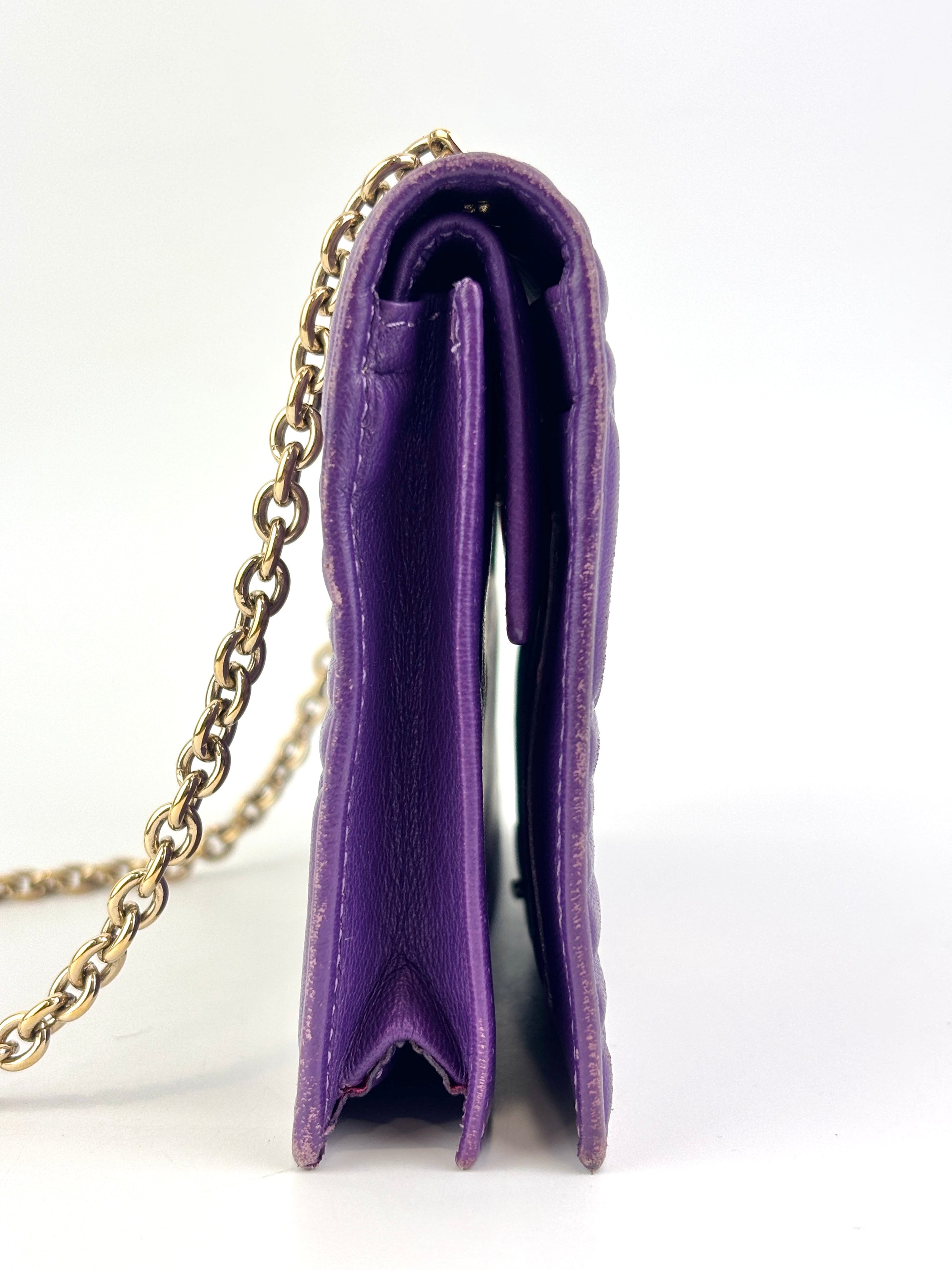 8MO219 紫色纳帕革标志压花长款链条钱包