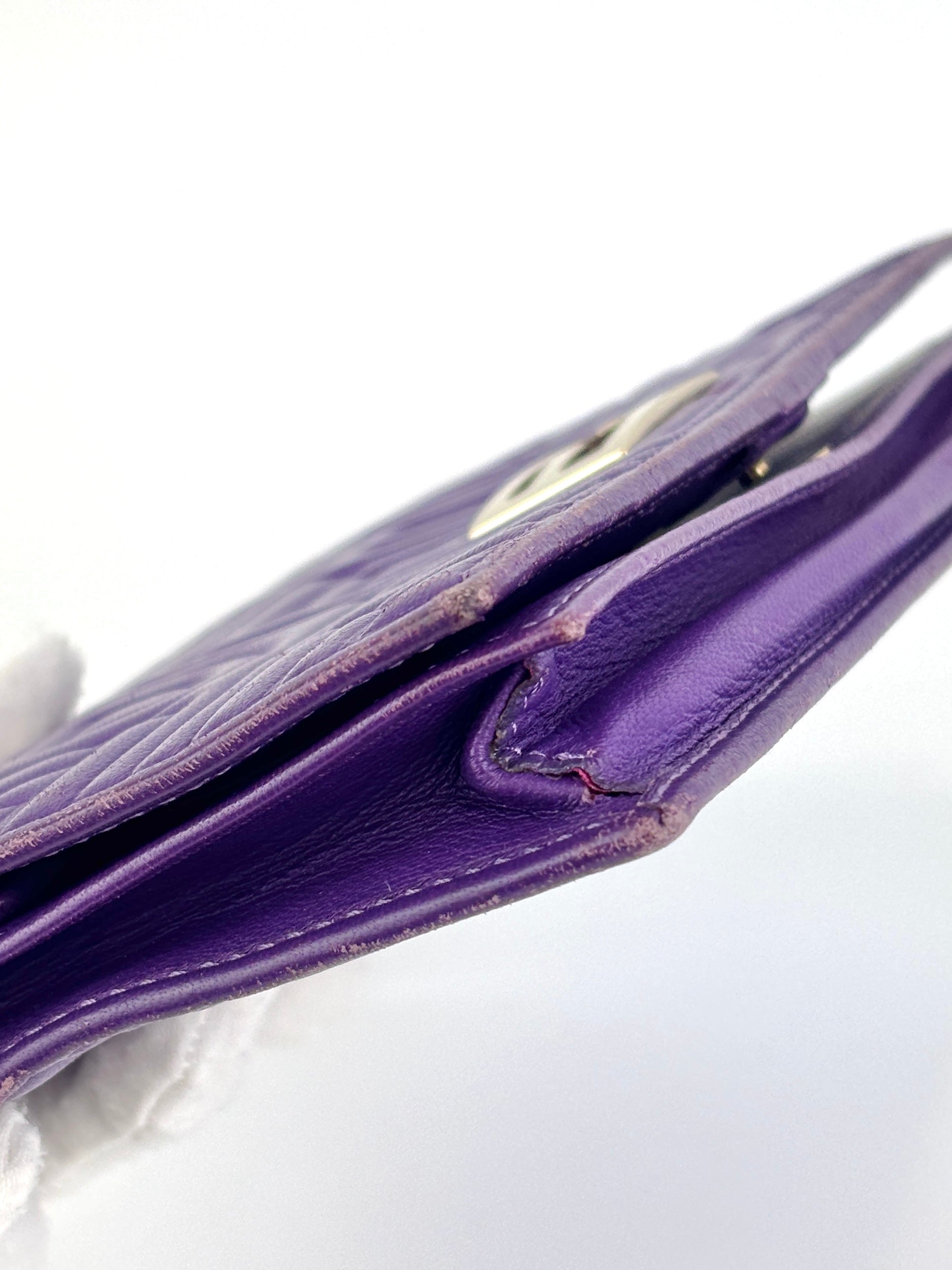 8MO219 紫色纳帕革标志压花长款链条钱包