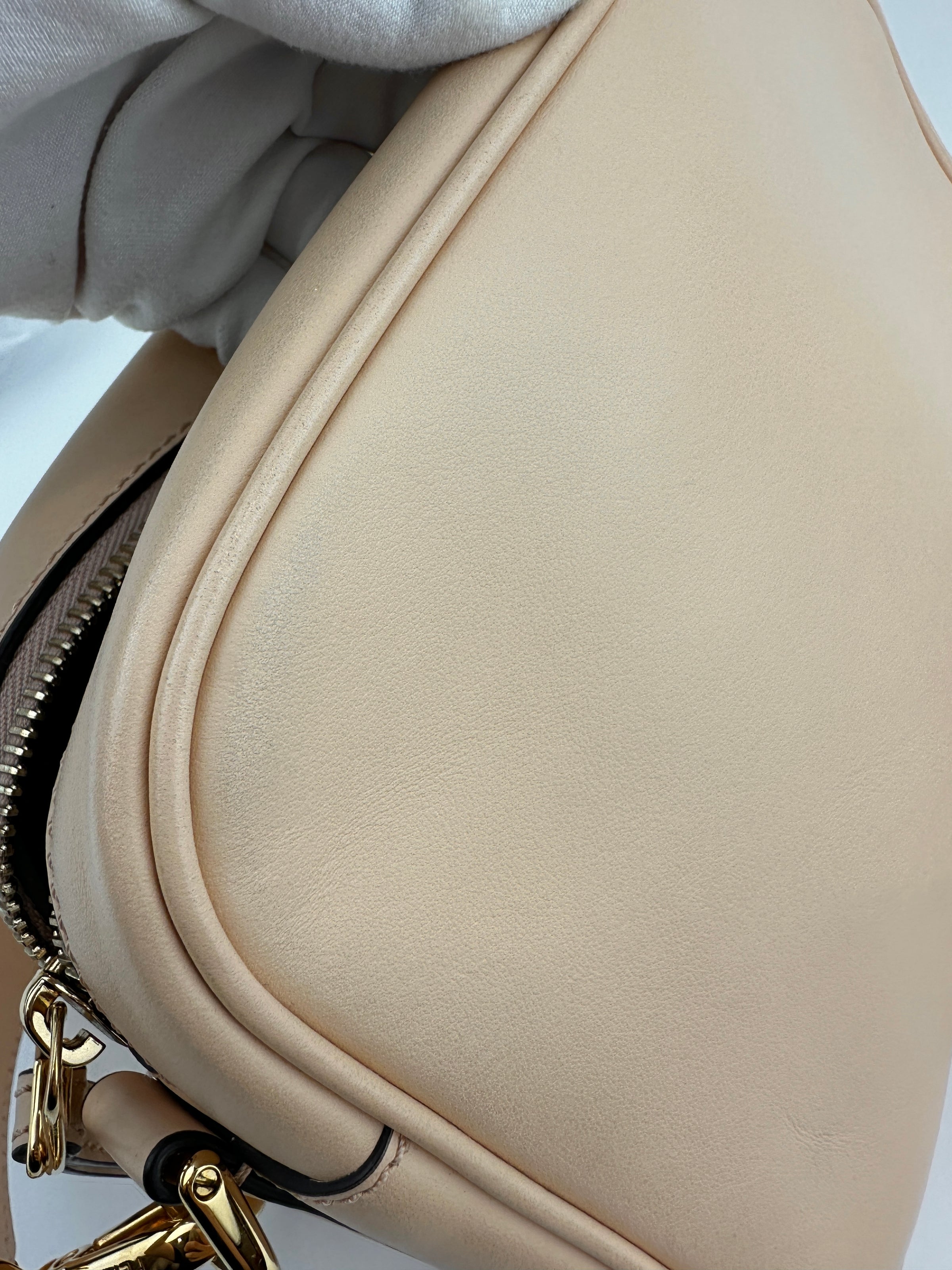 Vitello Century Opaco F is Fendi Beige Camera Case Bag