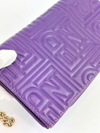 8MO219 紫色纳帕革标志压花长款链条钱包