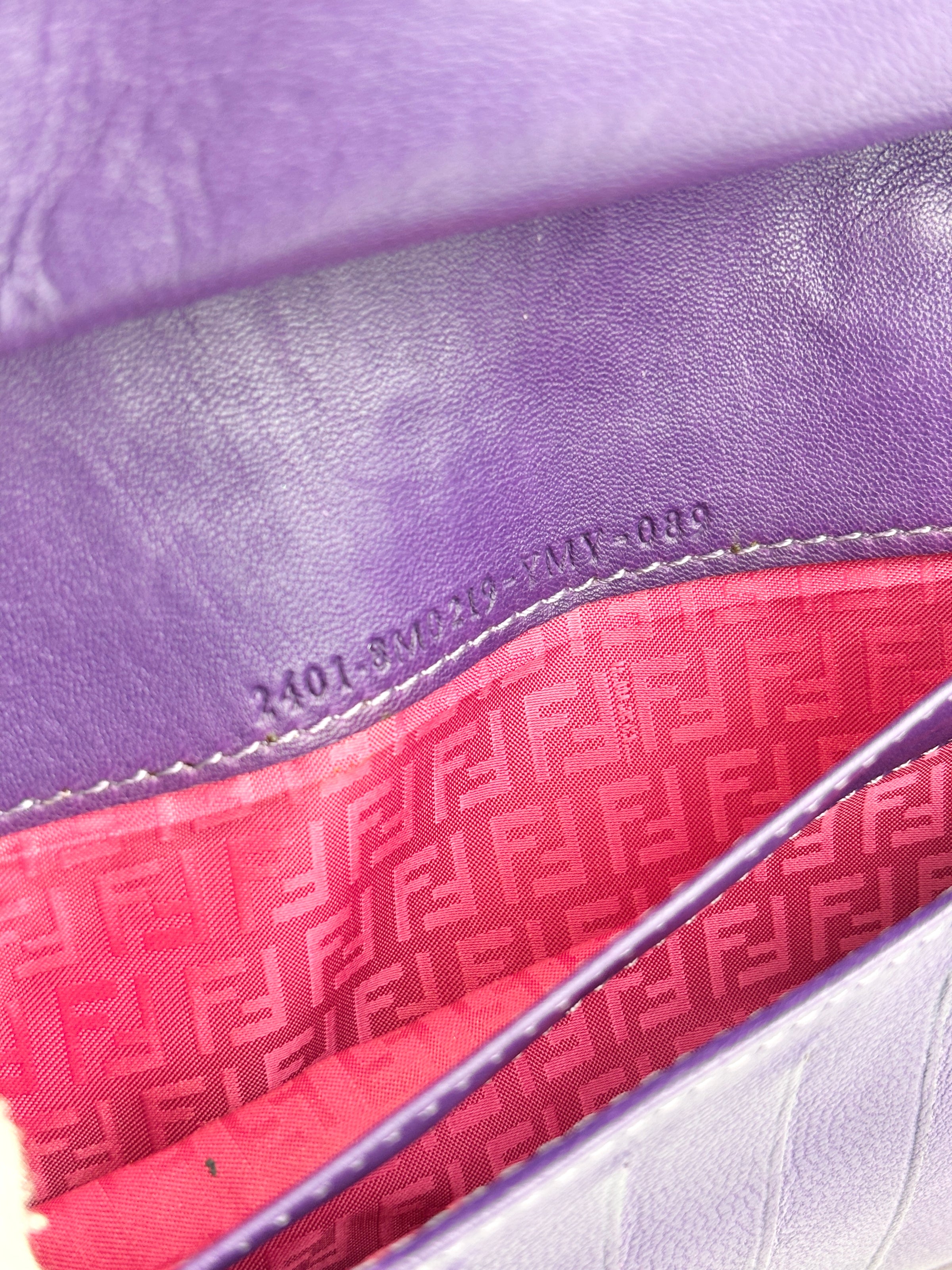 8MO219 紫色纳帕革标志压花长款链条钱包