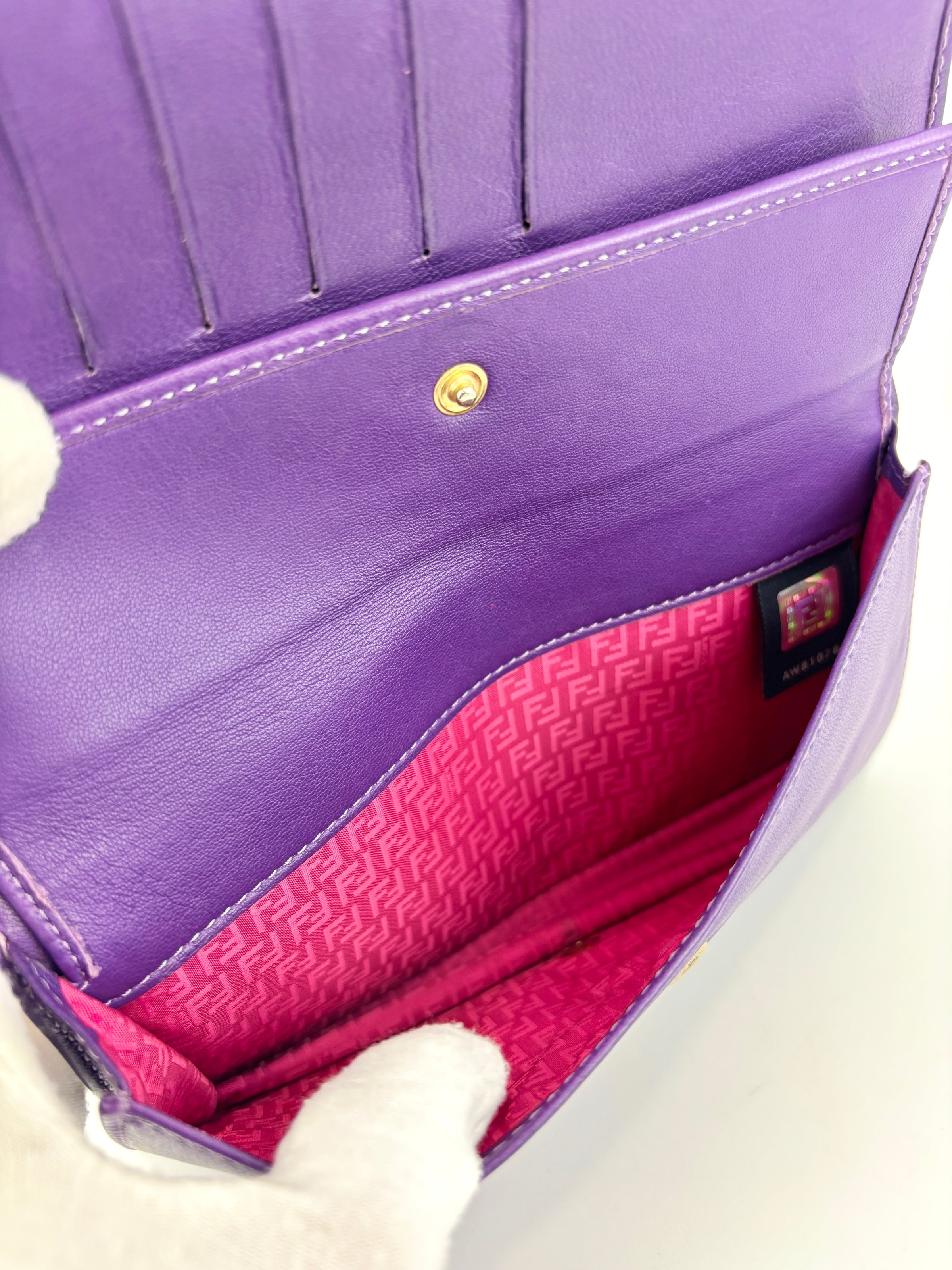 8MO219 紫色纳帕革标志压花长款链条钱包