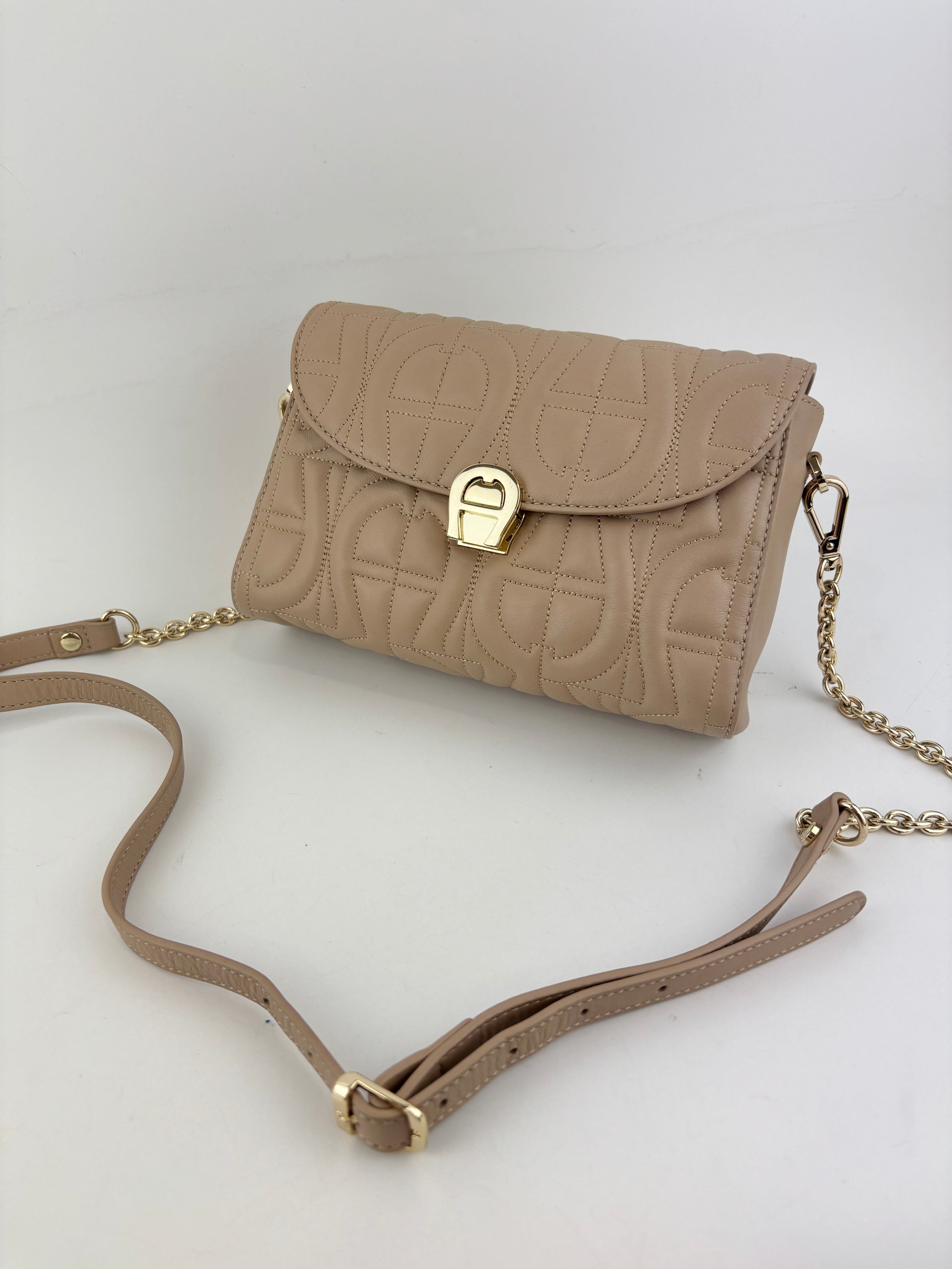 Genoveva Evening Bag in Taupe