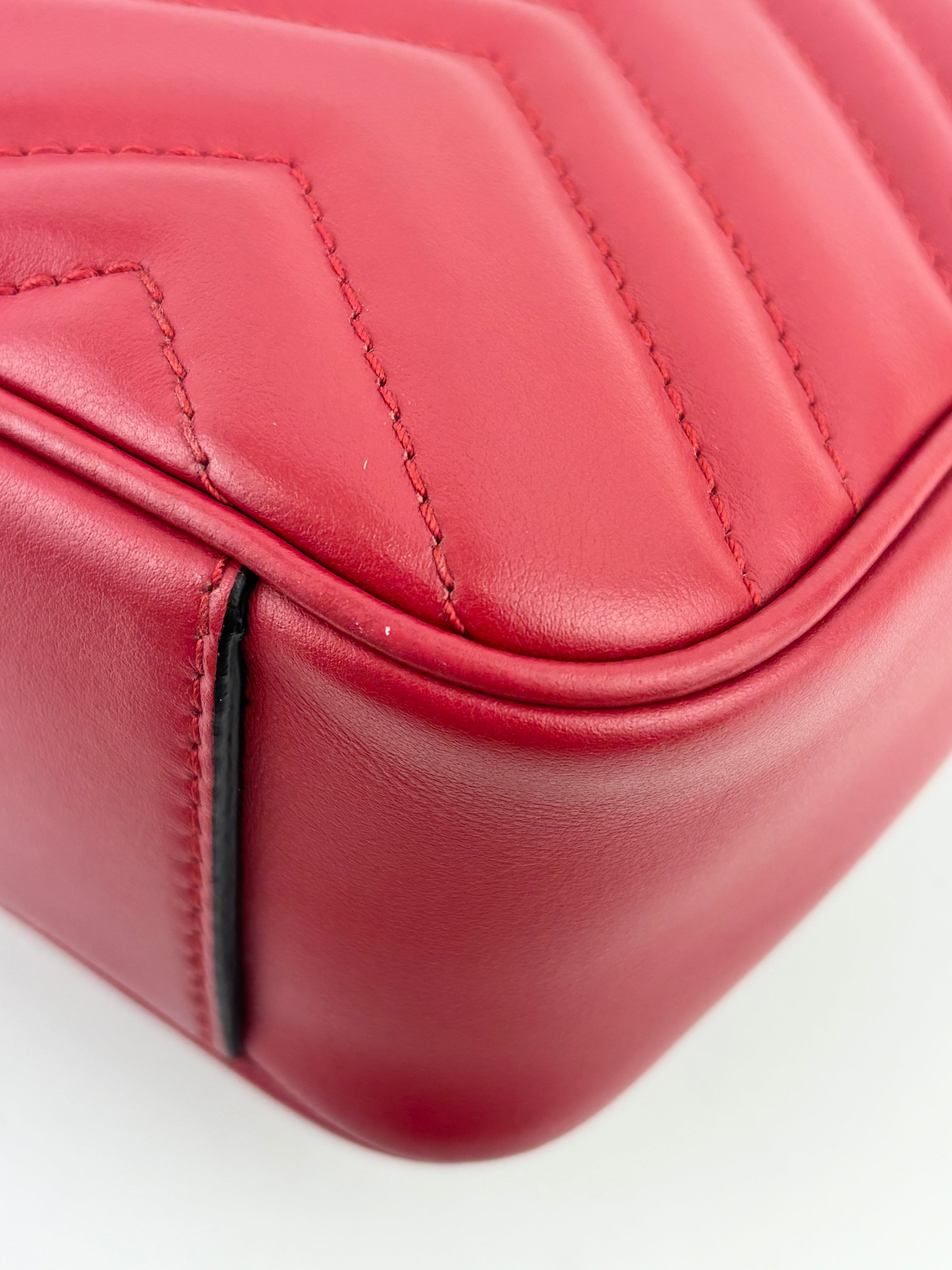 446744 GG Marmont Matelassé Small Flap Shoulder Bag Hibiscus Red Calfskin / Antique Gold Hardware