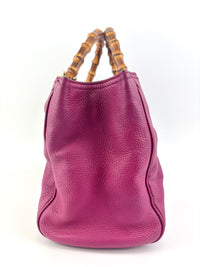 323660 紫红色皮革中号竹节手提包