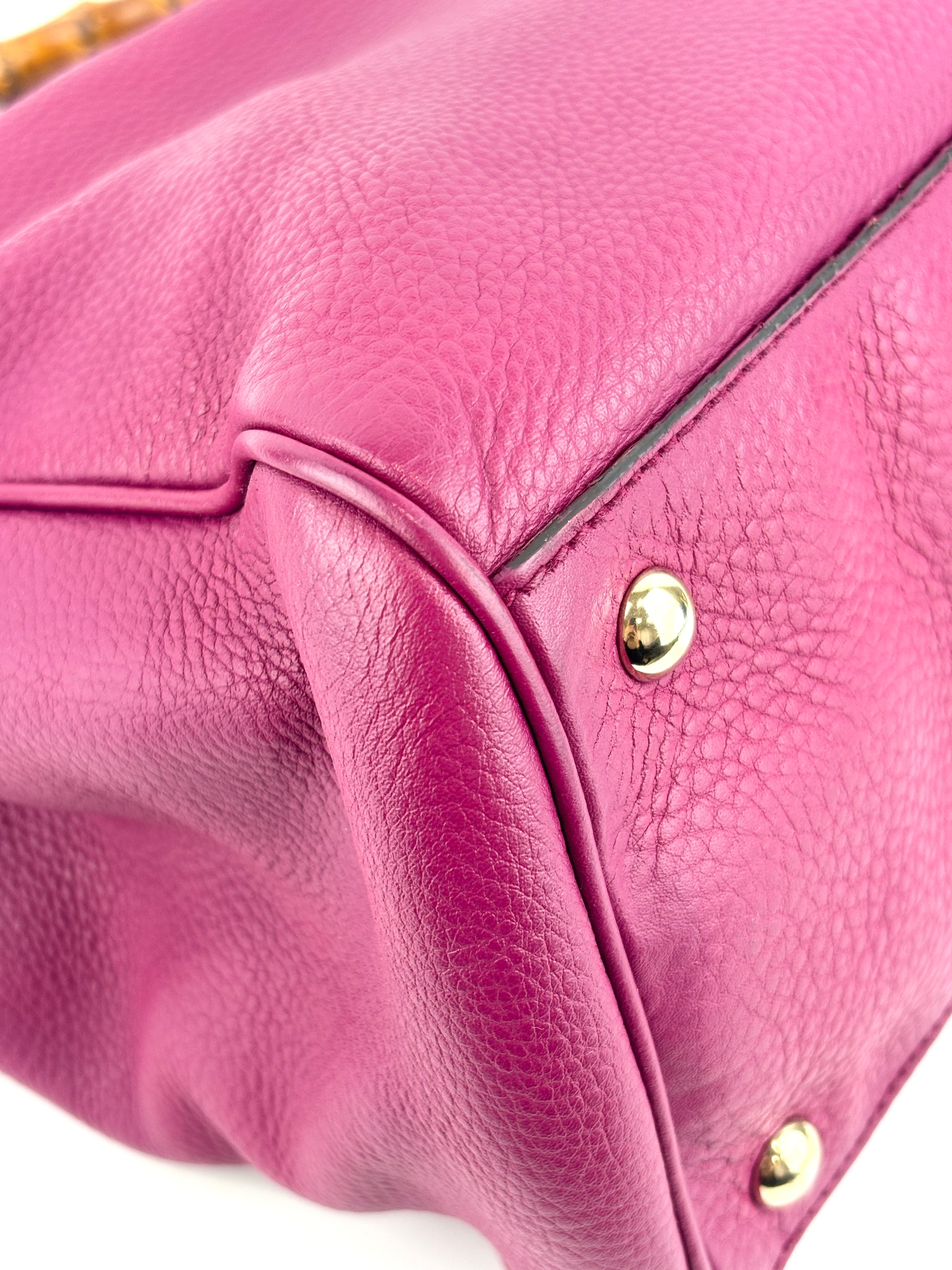 323660 紫红色皮革中号竹节手提包