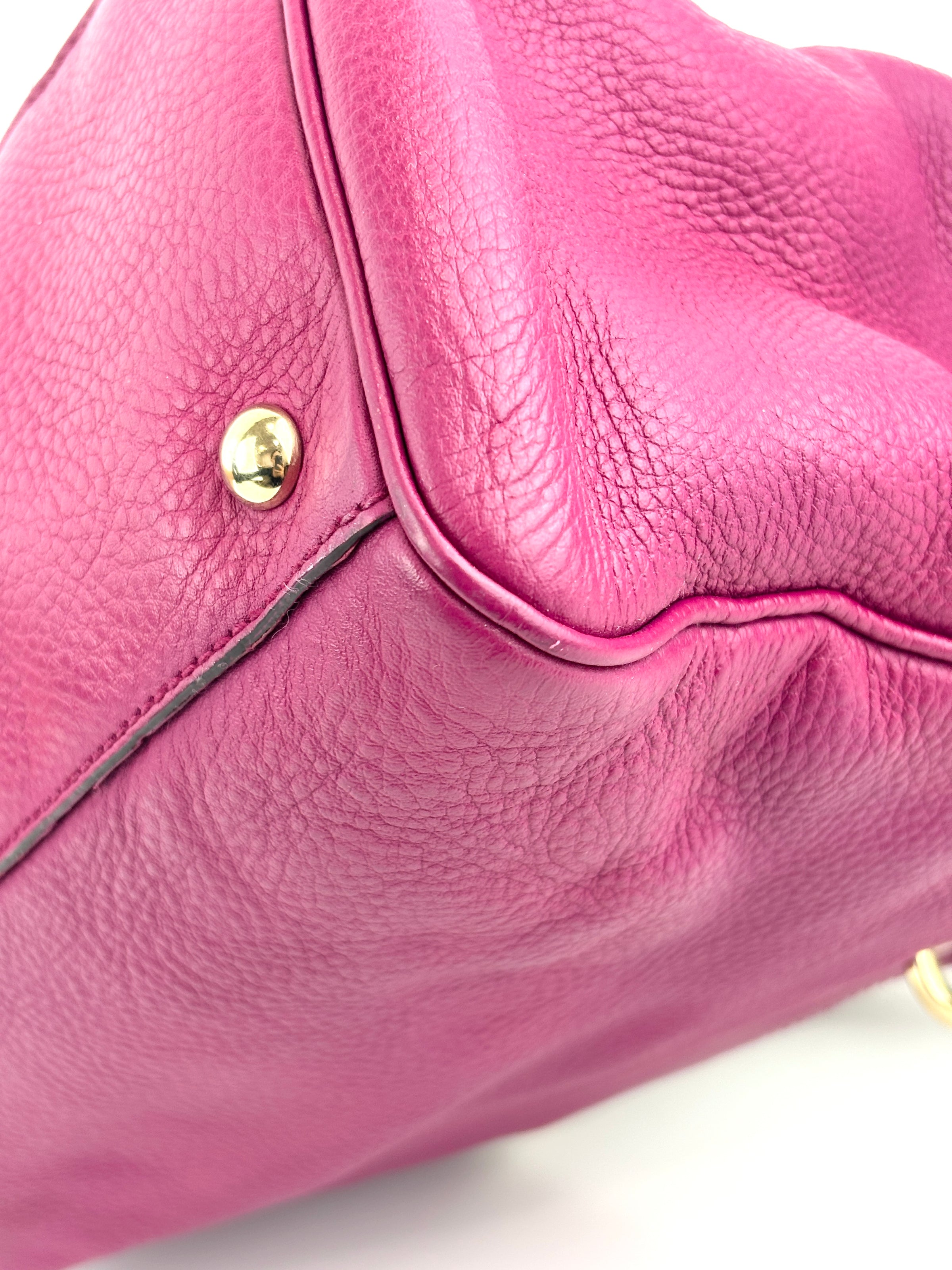 323660 紫红色皮革中号竹节手提包