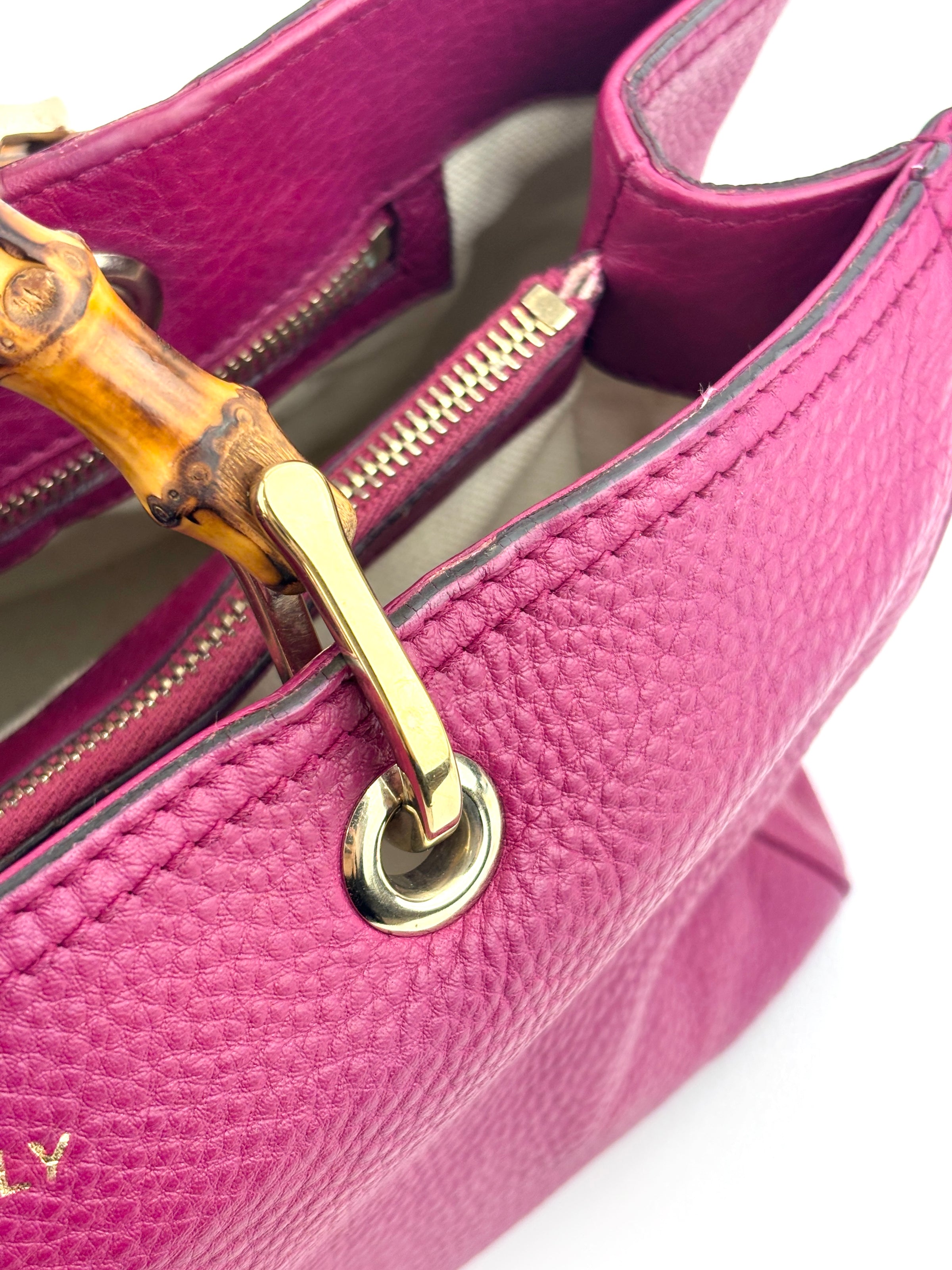 323660 紫红色皮革中号竹节手提包