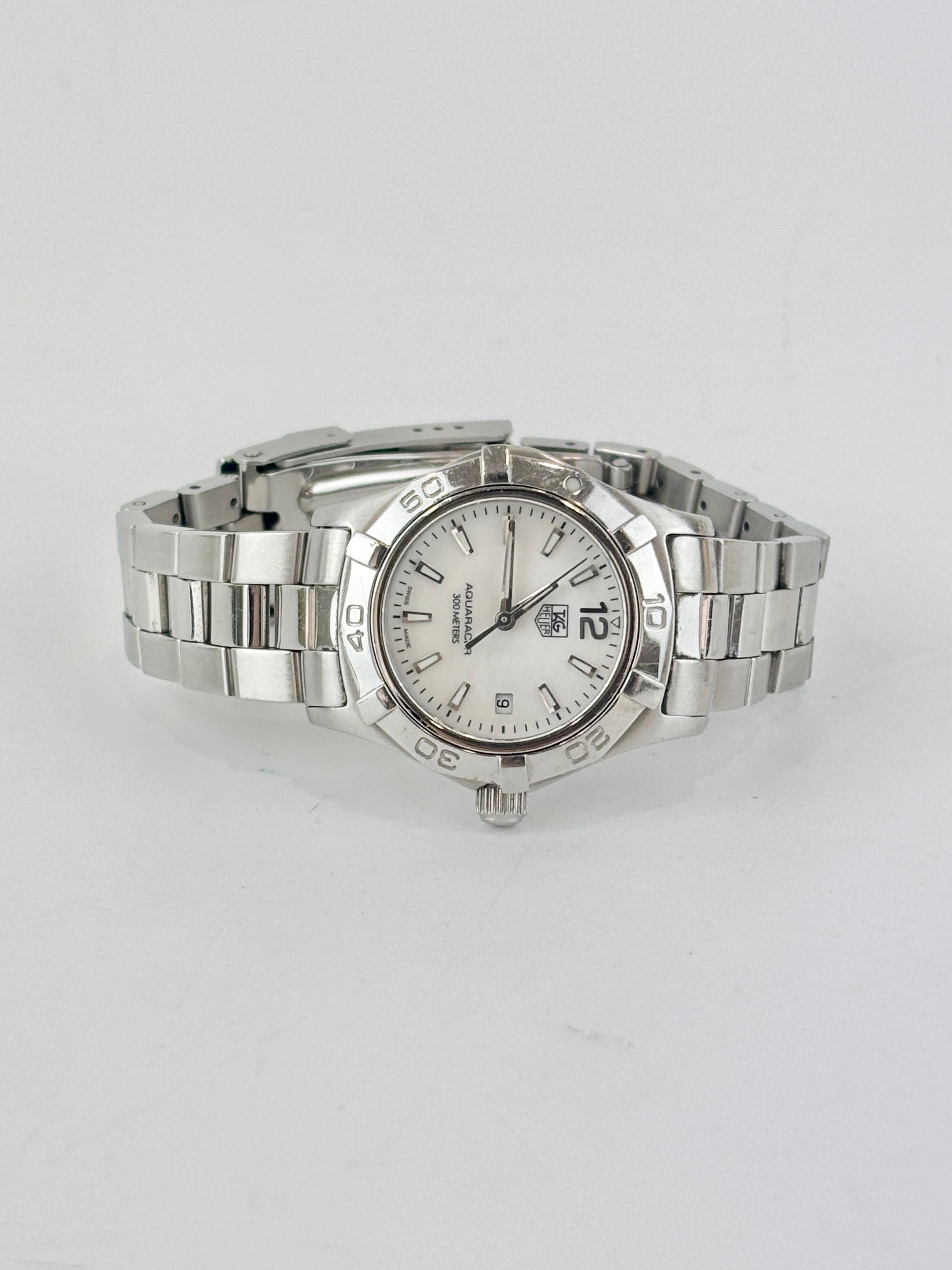 Aquaracer Quartz 27mm Ladies Watch White Mother-of-Pearl Dial / Steel Bracelet