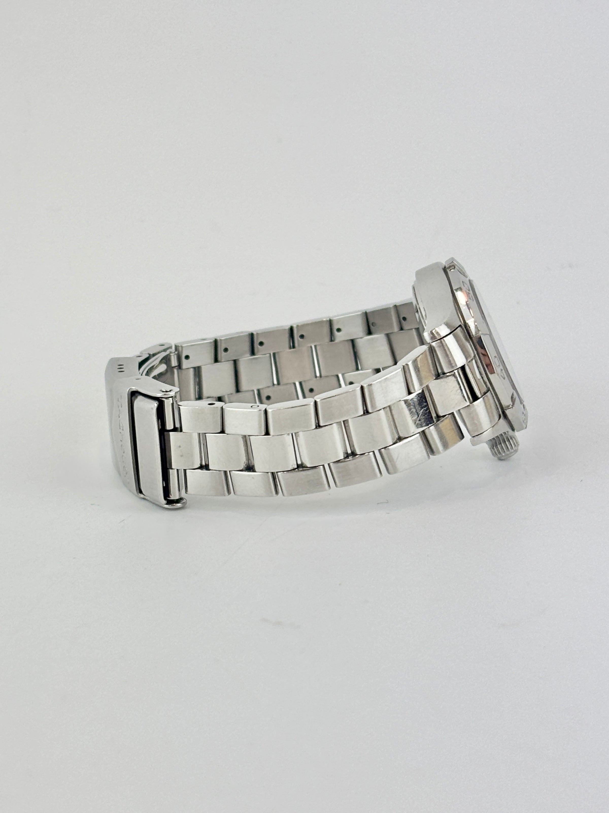 Aquaracer Quartz 27mm Ladies Watch White Mother-of-Pearl Dial / Steel Bracelet