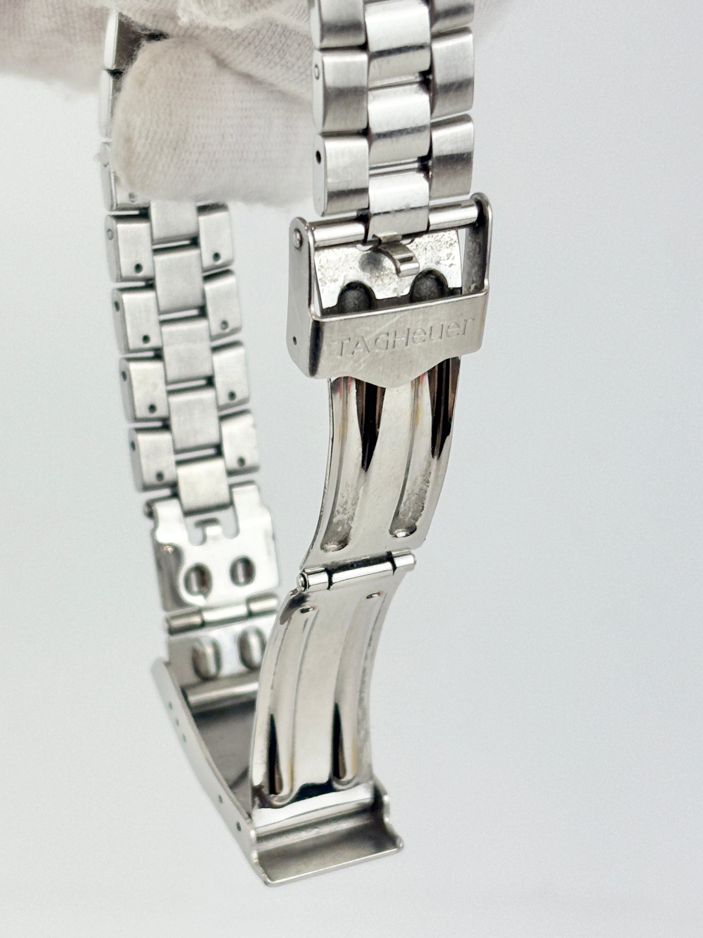 Aquaracer Quartz 27mm Ladies Watch White Mother-of-Pearl Dial / Steel Bracelet