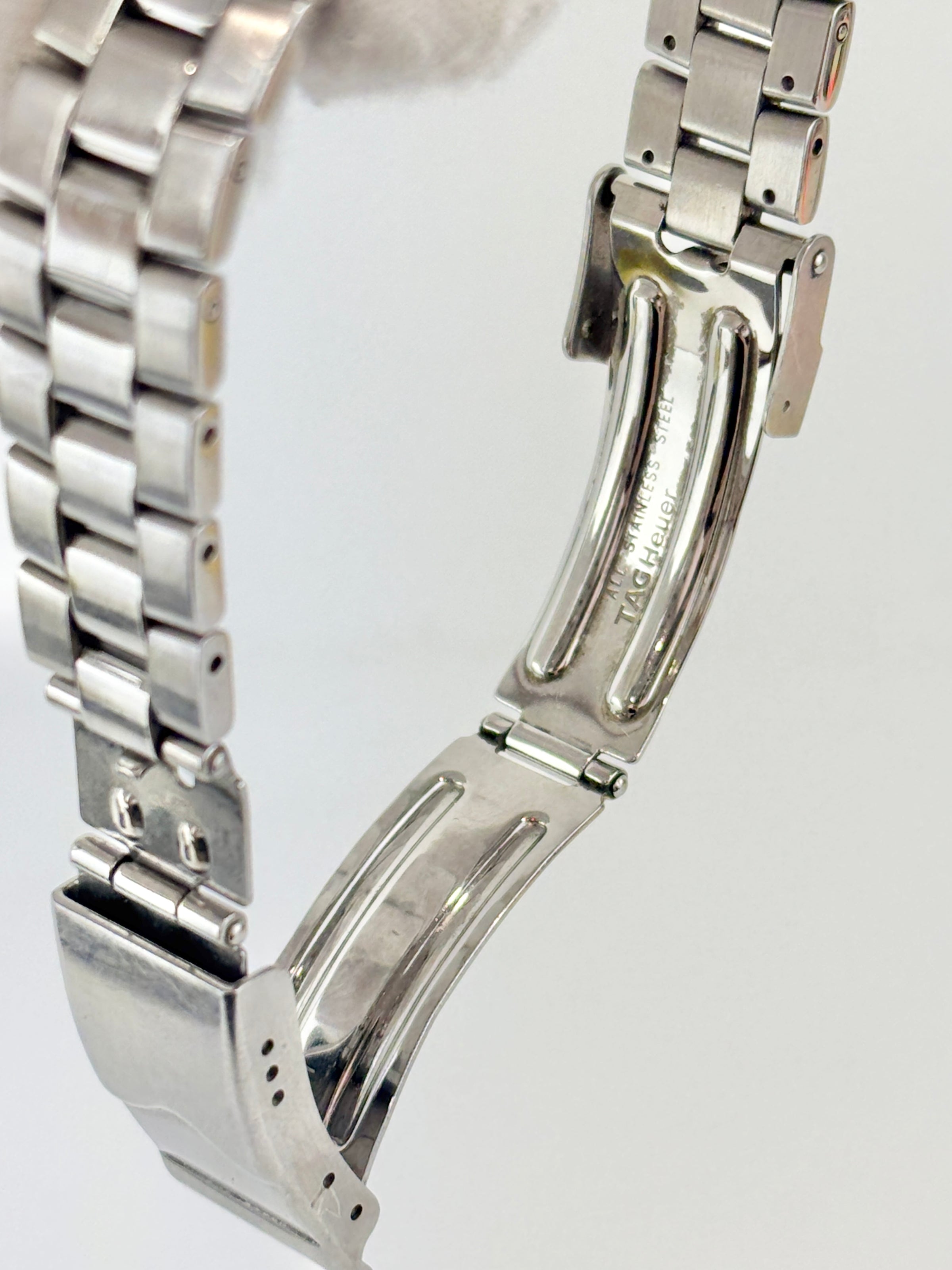 Aquaracer Quartz 27mm Ladies Watch White Mother-of-Pearl Dial / Steel Bracelet