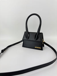 Le Chiquito Moyen Top Handle Bag in Black