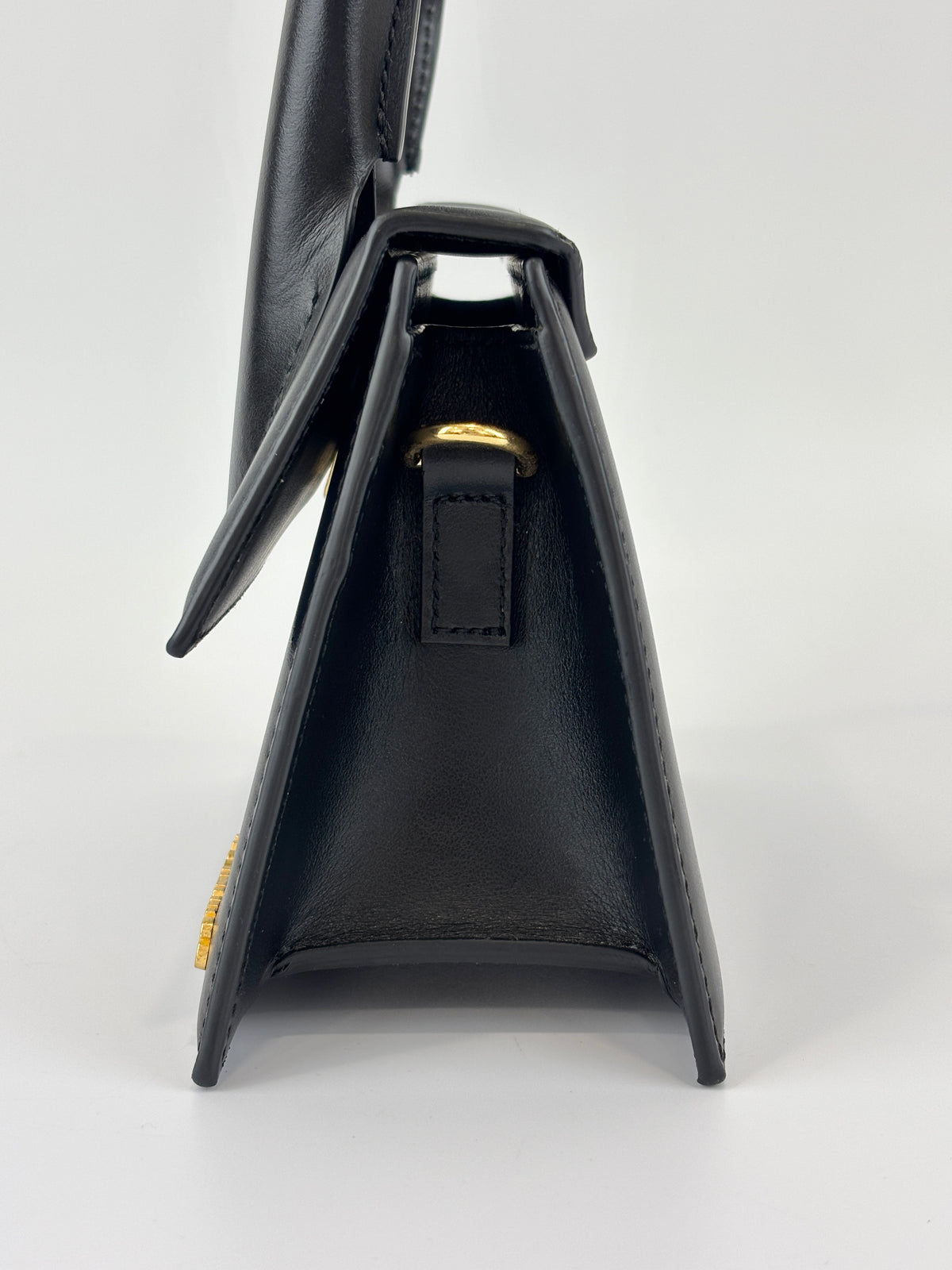 Le Chiquito Moyen Top Handle Bag in Black