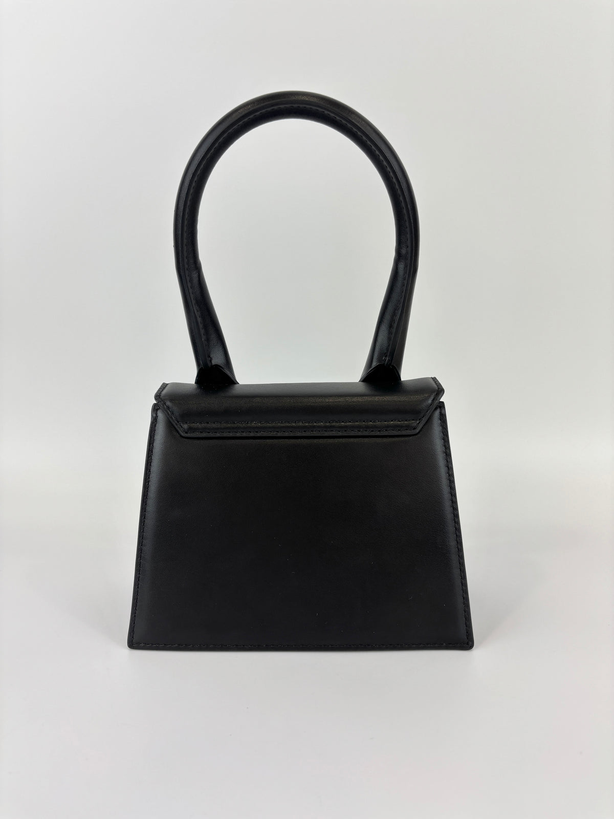 Le Chiquito Moyen Top Handle Bag in Black