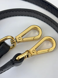 Le Chiquito Moyen Top Handle Bag in Black