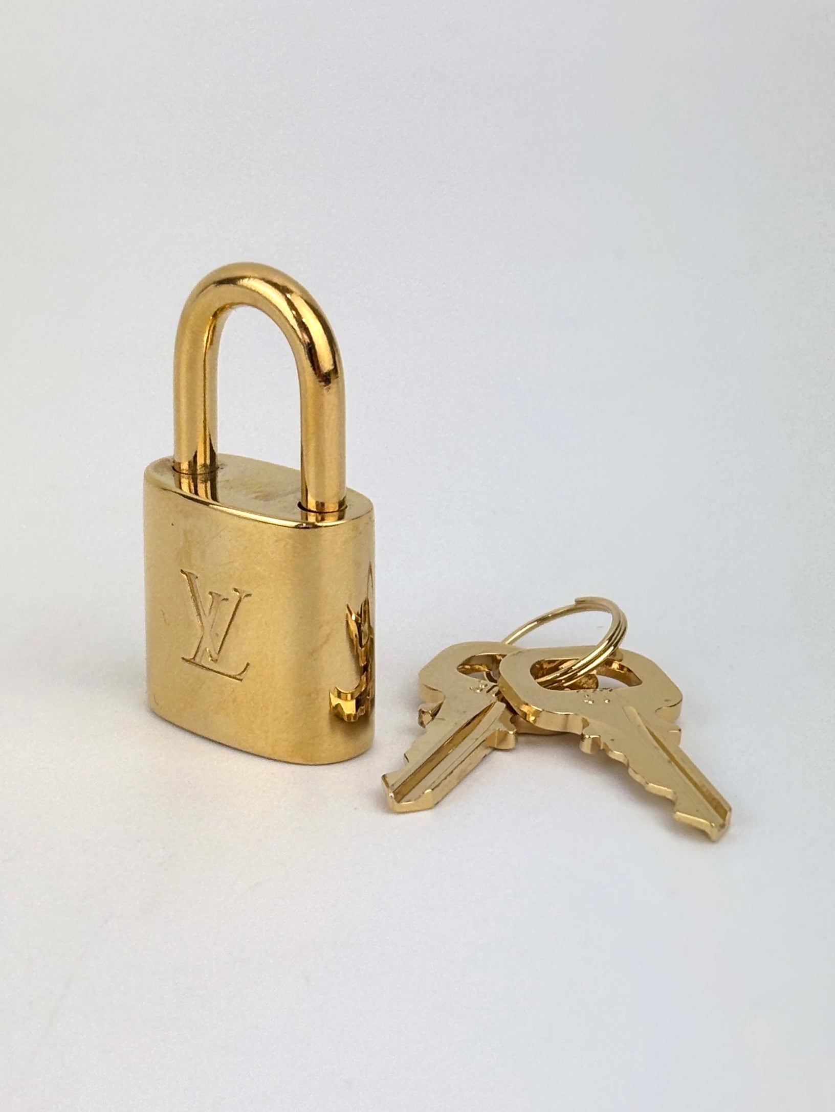Gold Tone Padlock & Keys #301