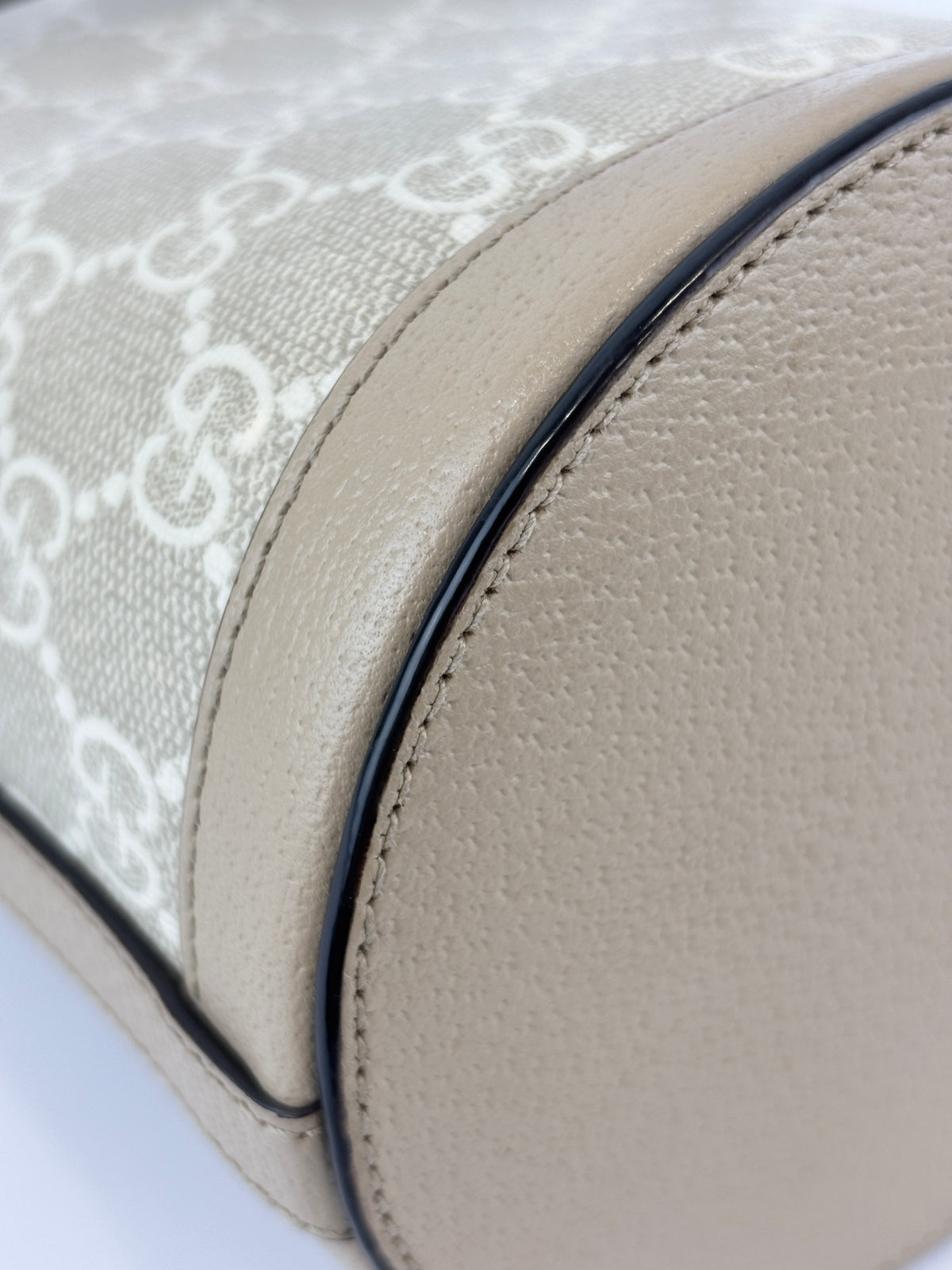 Ophidia GG Mini Bucket Bag in White/Beige