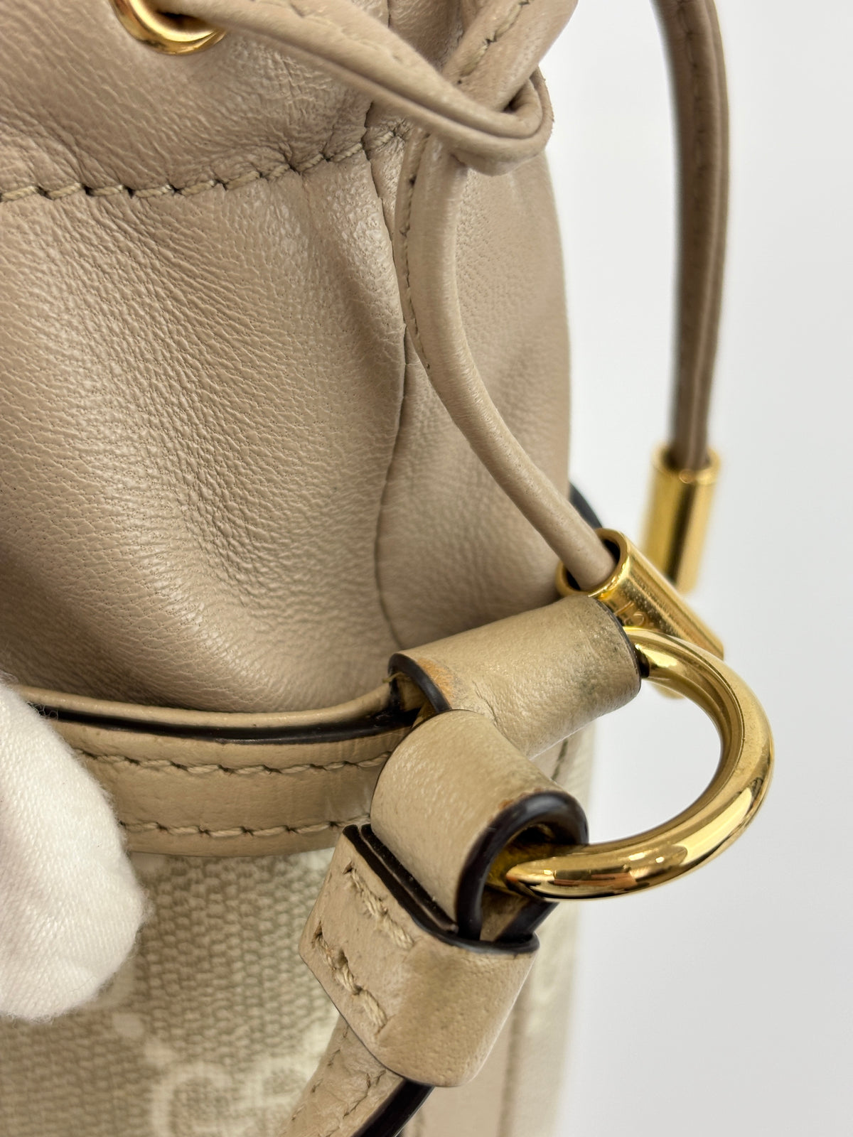 Ophidia GG Mini Bucket Bag in White/Beige