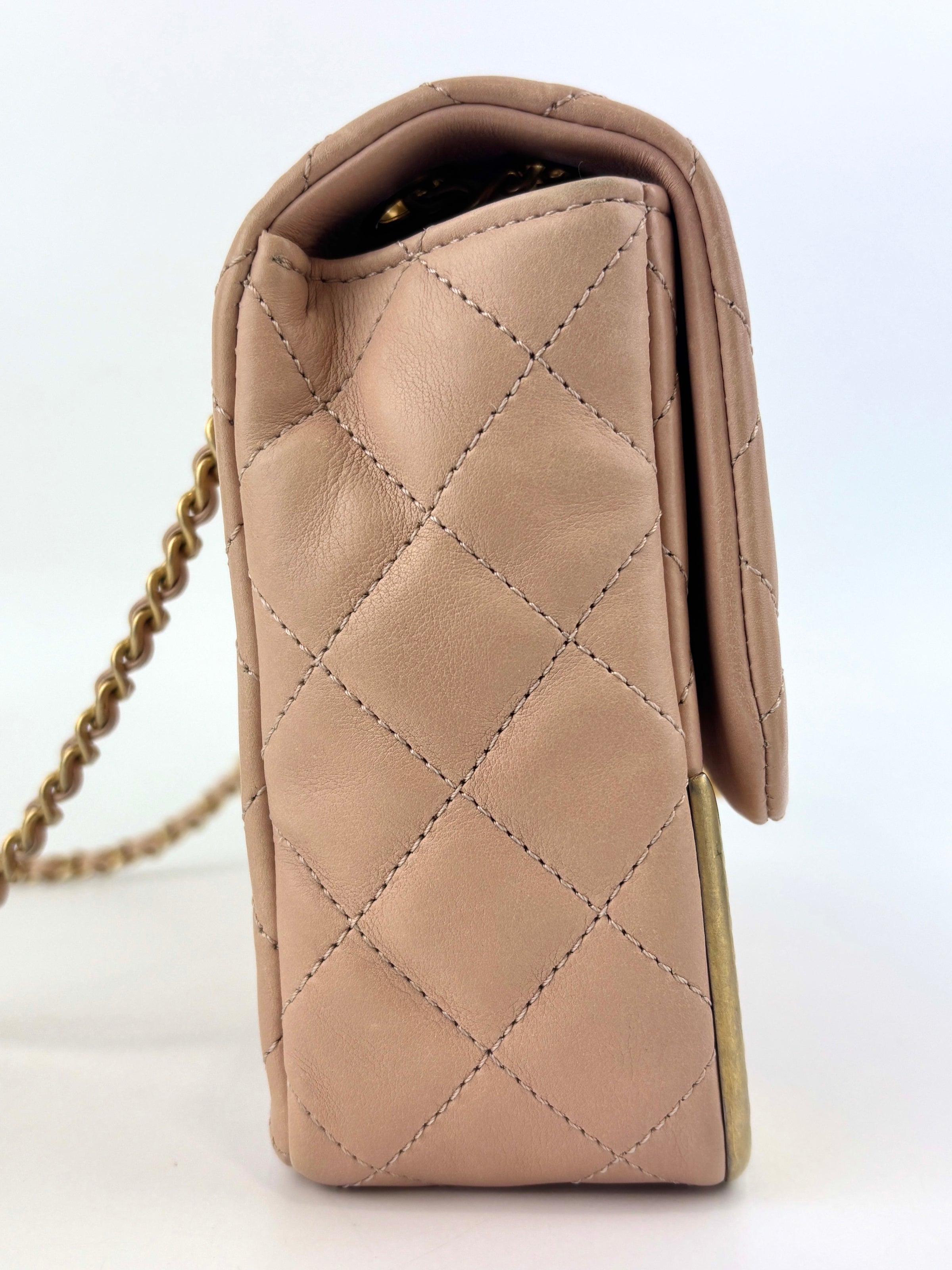 Beige Paris-Cosmopolite Rock the Corner Flap Bag Matte GHW